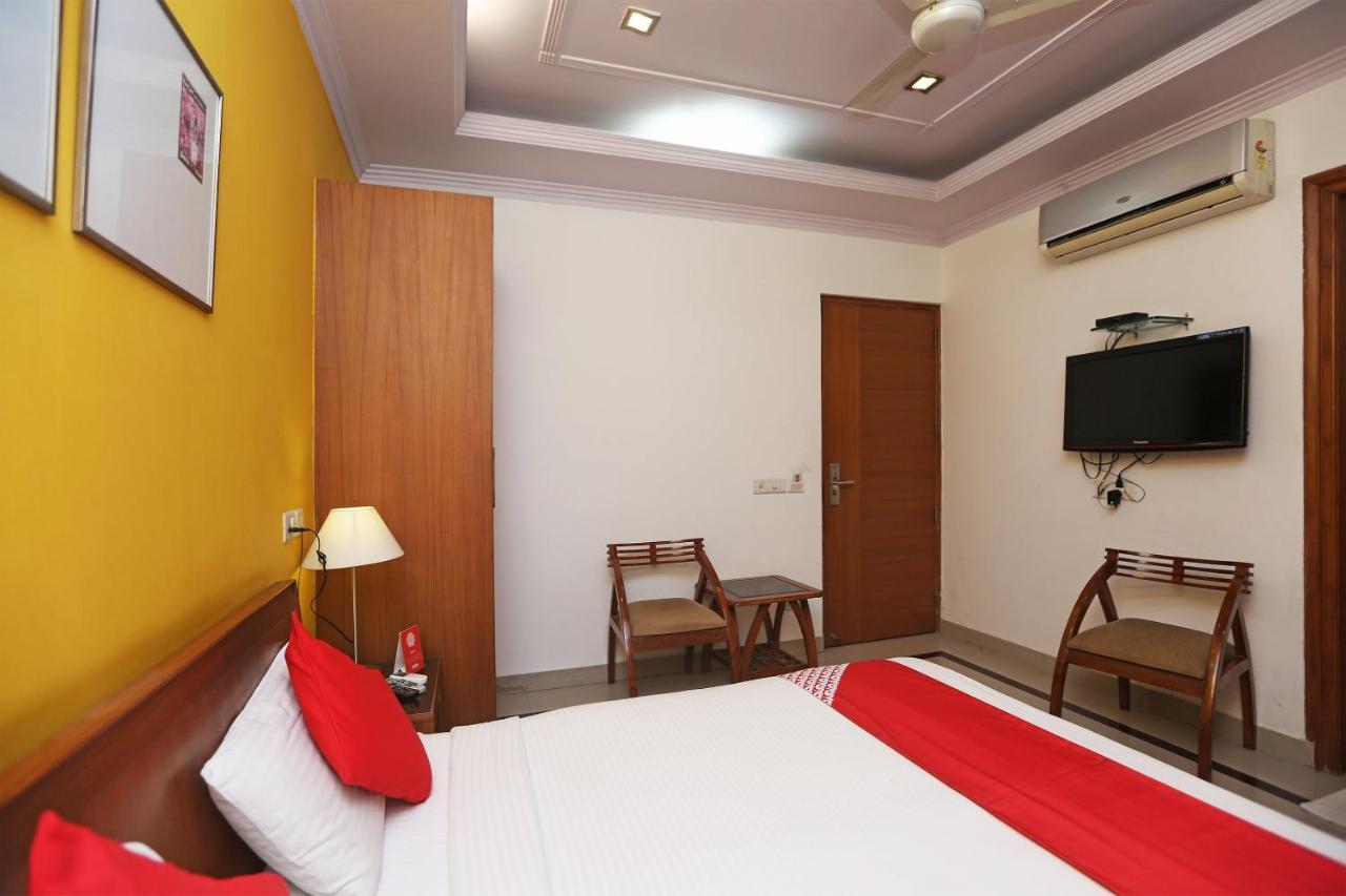 Hotel Oyo 22398 Premium 3*