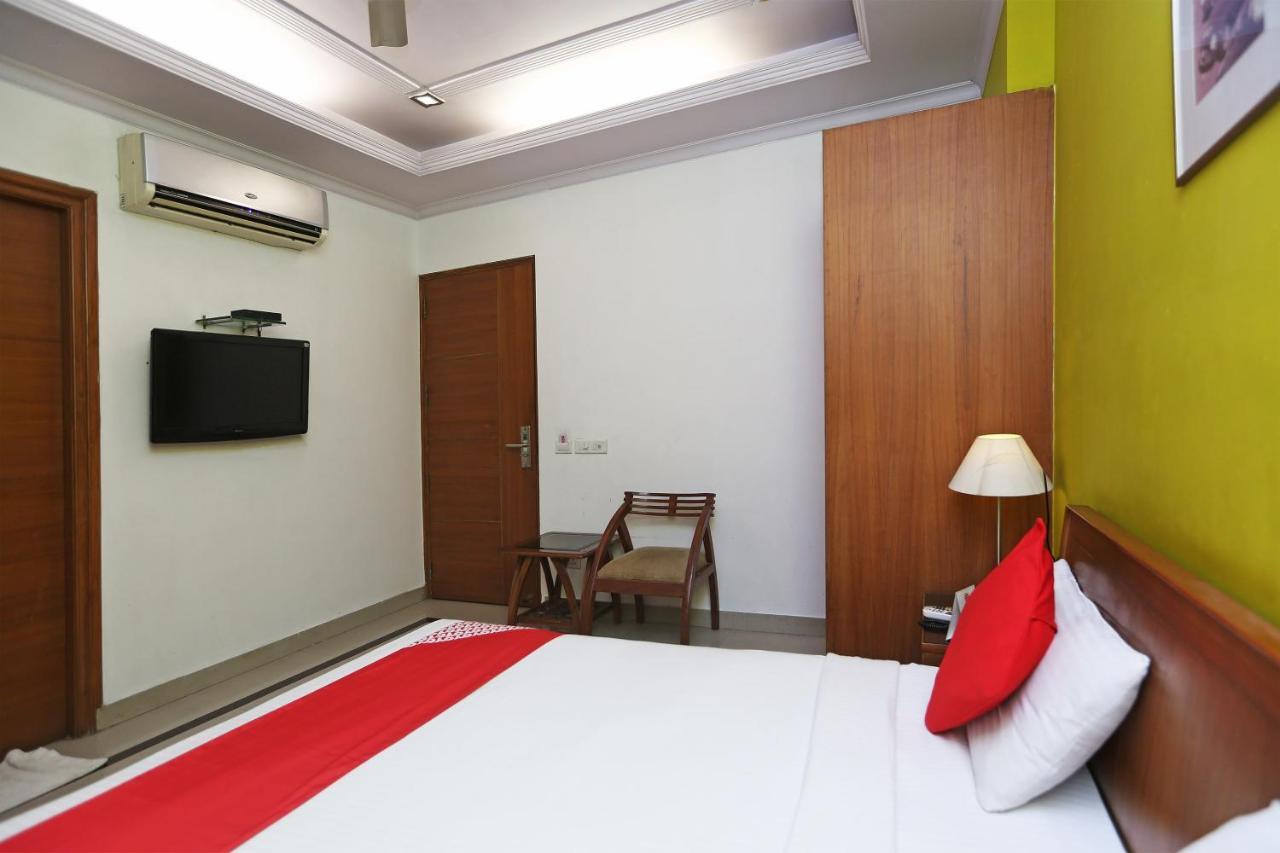 Oyo 22398 Premium Gurgaon