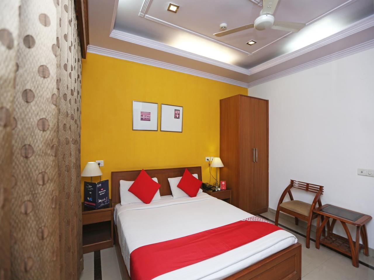Oyo 22398 Premium Hotel