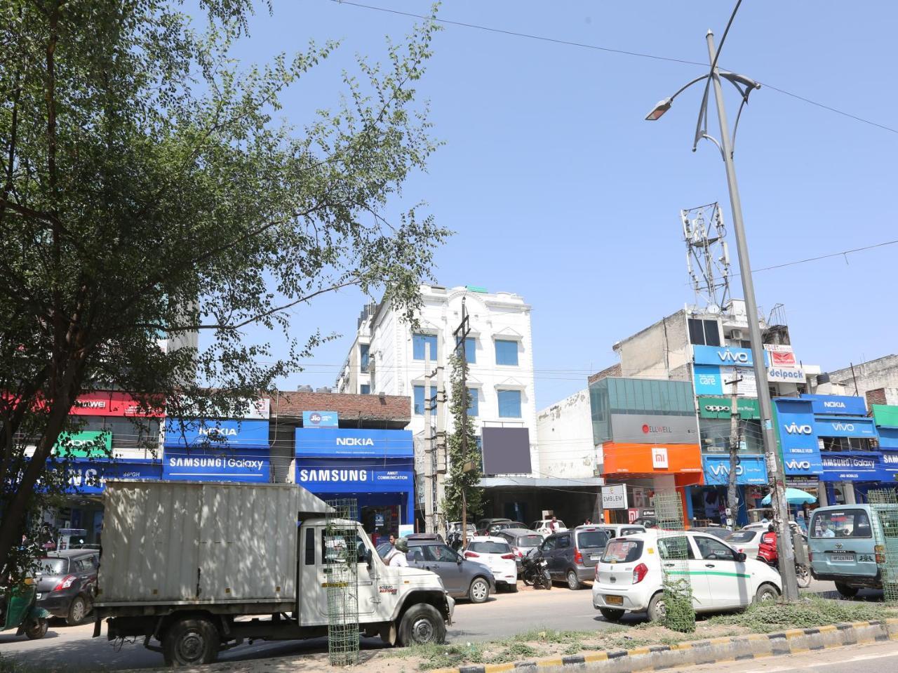 Oyo 22398 Premium Hotel