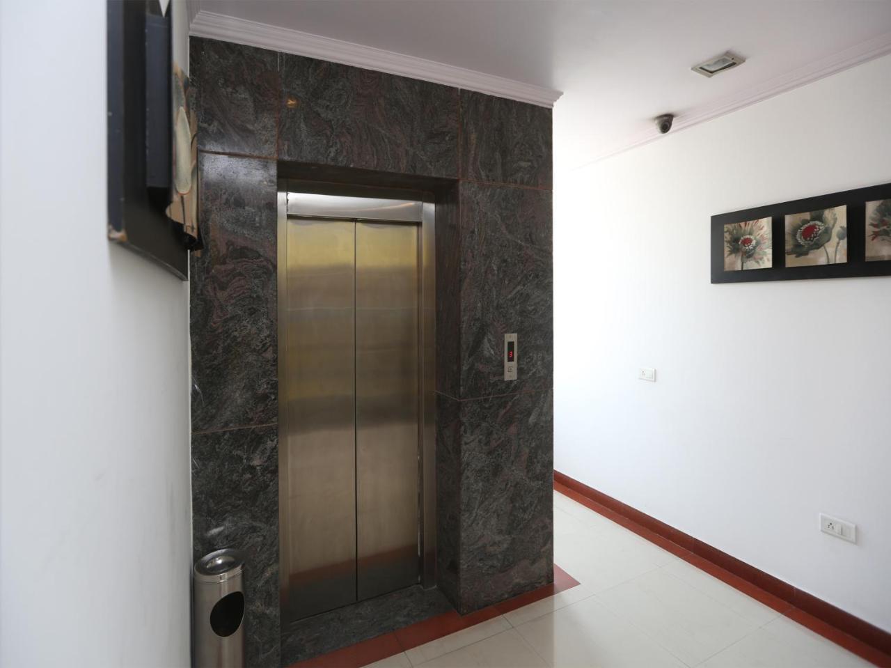 Hotel Oyo 22398 Premium 3*