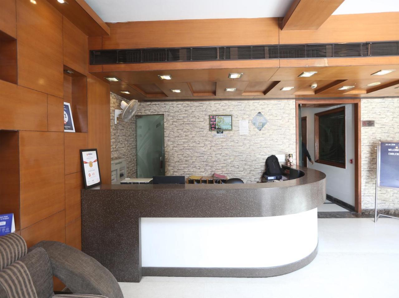 Oyo 22398 Premium 3* Gurgaon