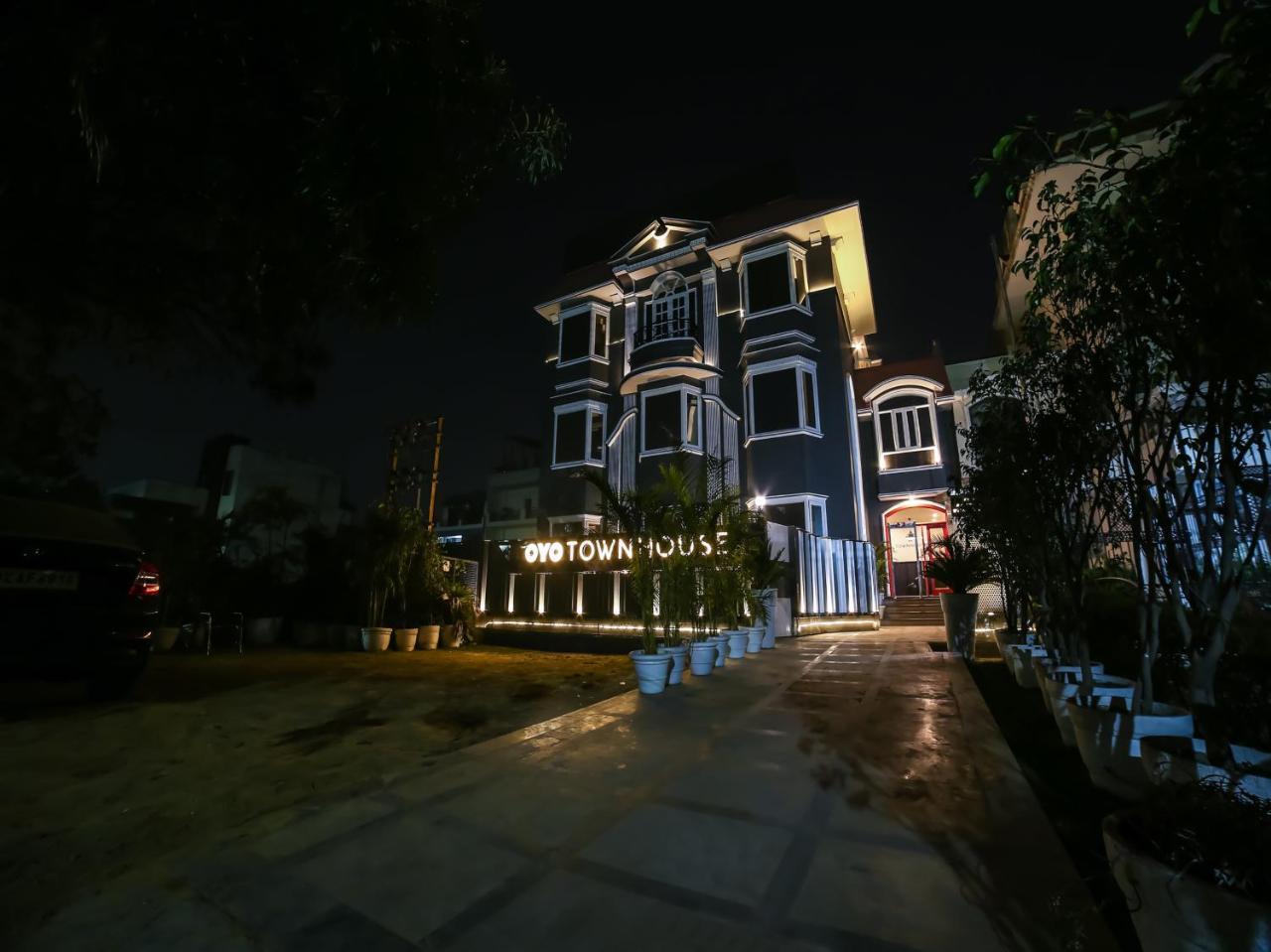 Oyo Townhouse 62 Cyber Gurgaon