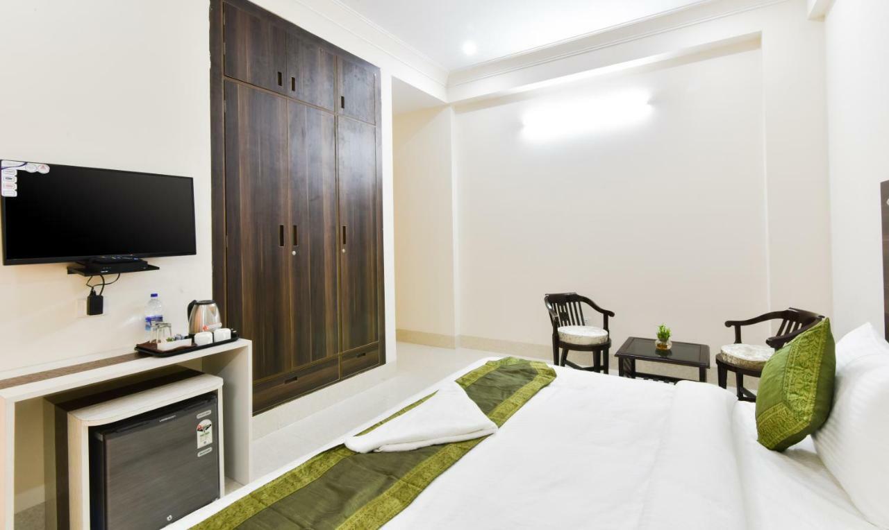 Treebo Trend Essence Near Huda Center Hotel 3*