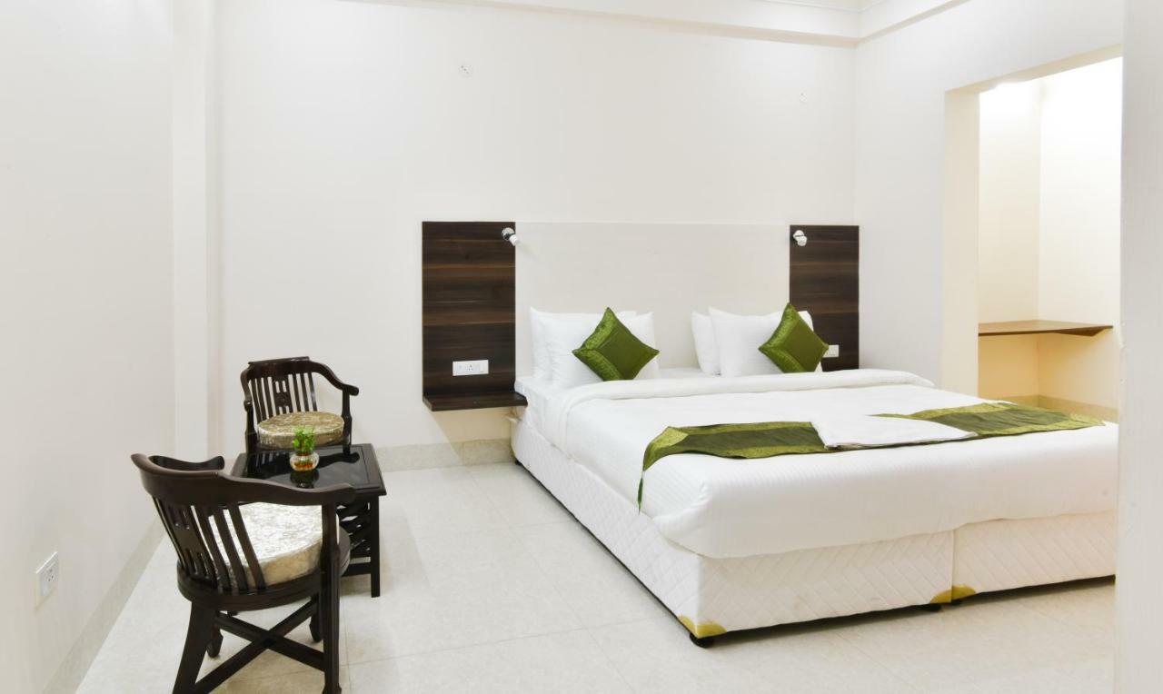 Treebo Trend Essence Near Huda Center Gurgaon
