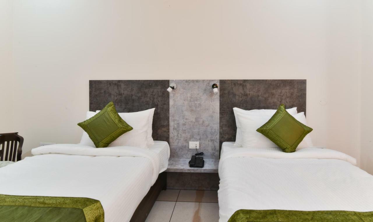 Treebo Trend Essence Near Huda Center Gurgaon