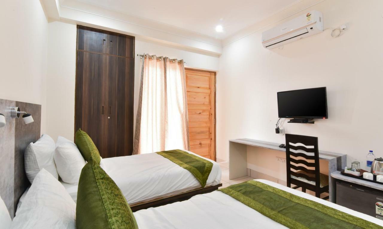 Hotel Treebo Trend Essence Near Huda Center Gurgaon