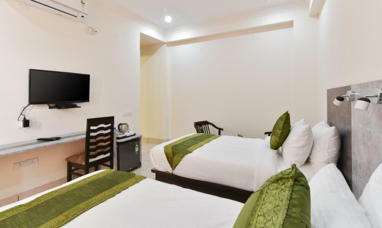 Hotel Treebo Trend Essence Near Huda Center