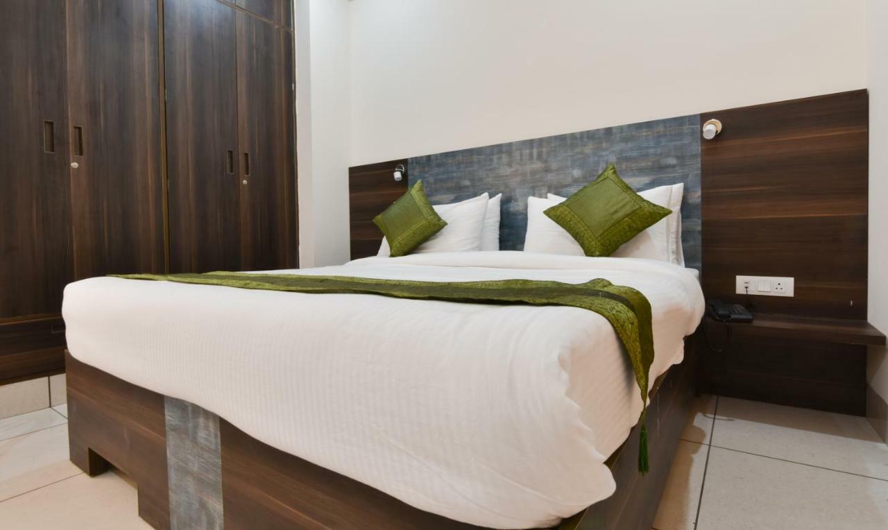 Hotel Treebo Trend Essence Near Huda Center