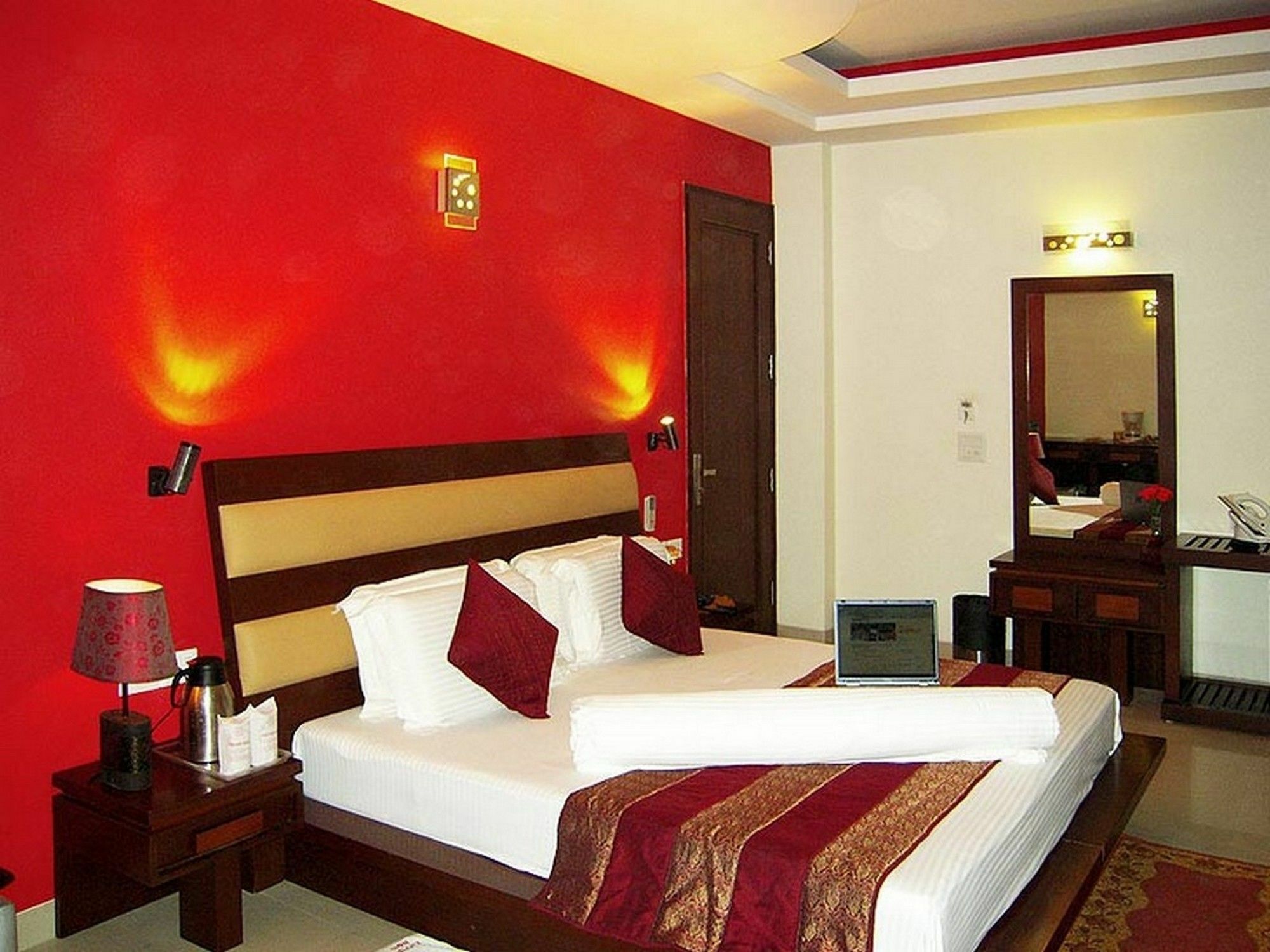 Maxfort Greenwood Hotel Gurgaon