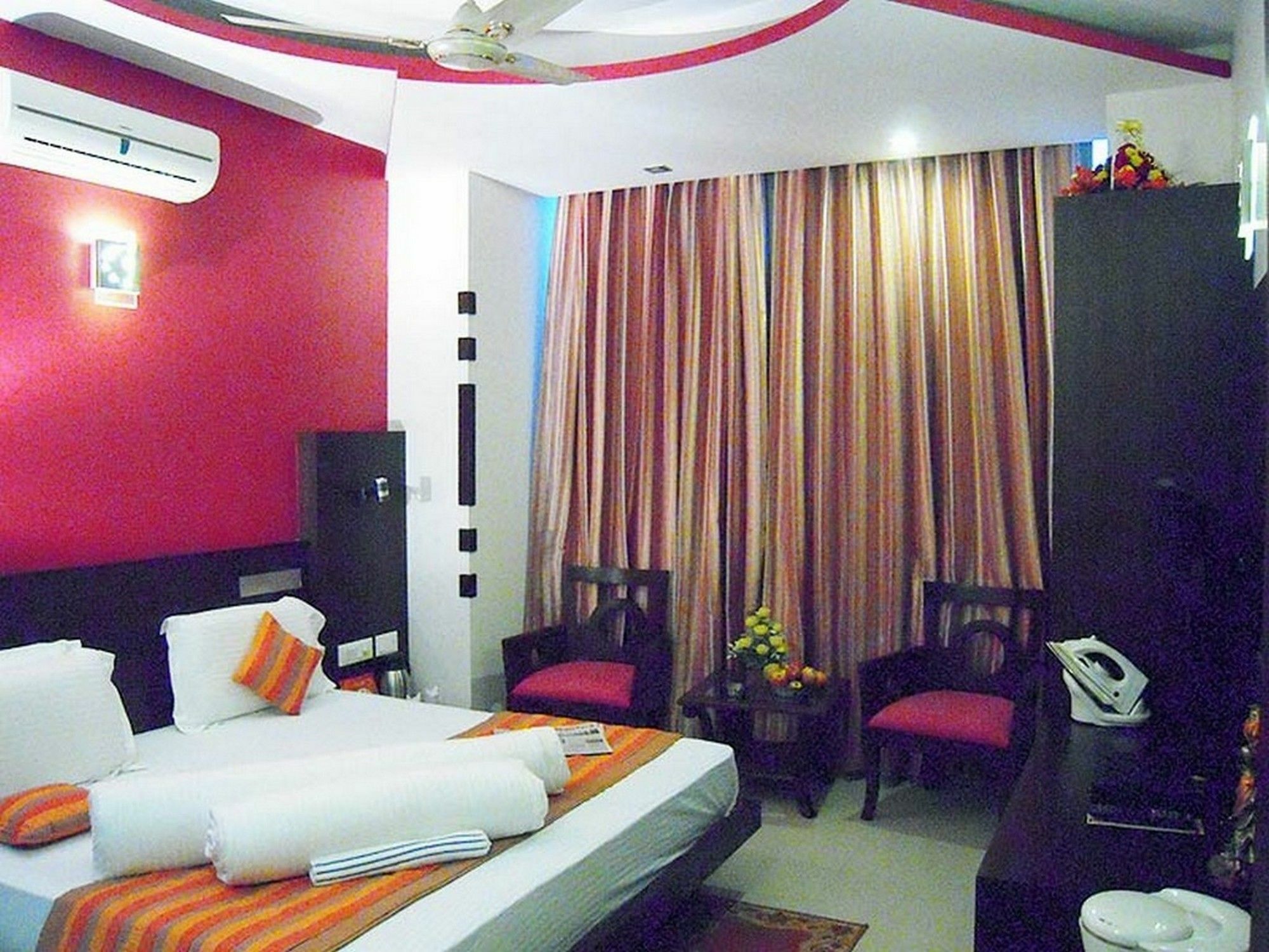 Maxfort Greenwood Hotel