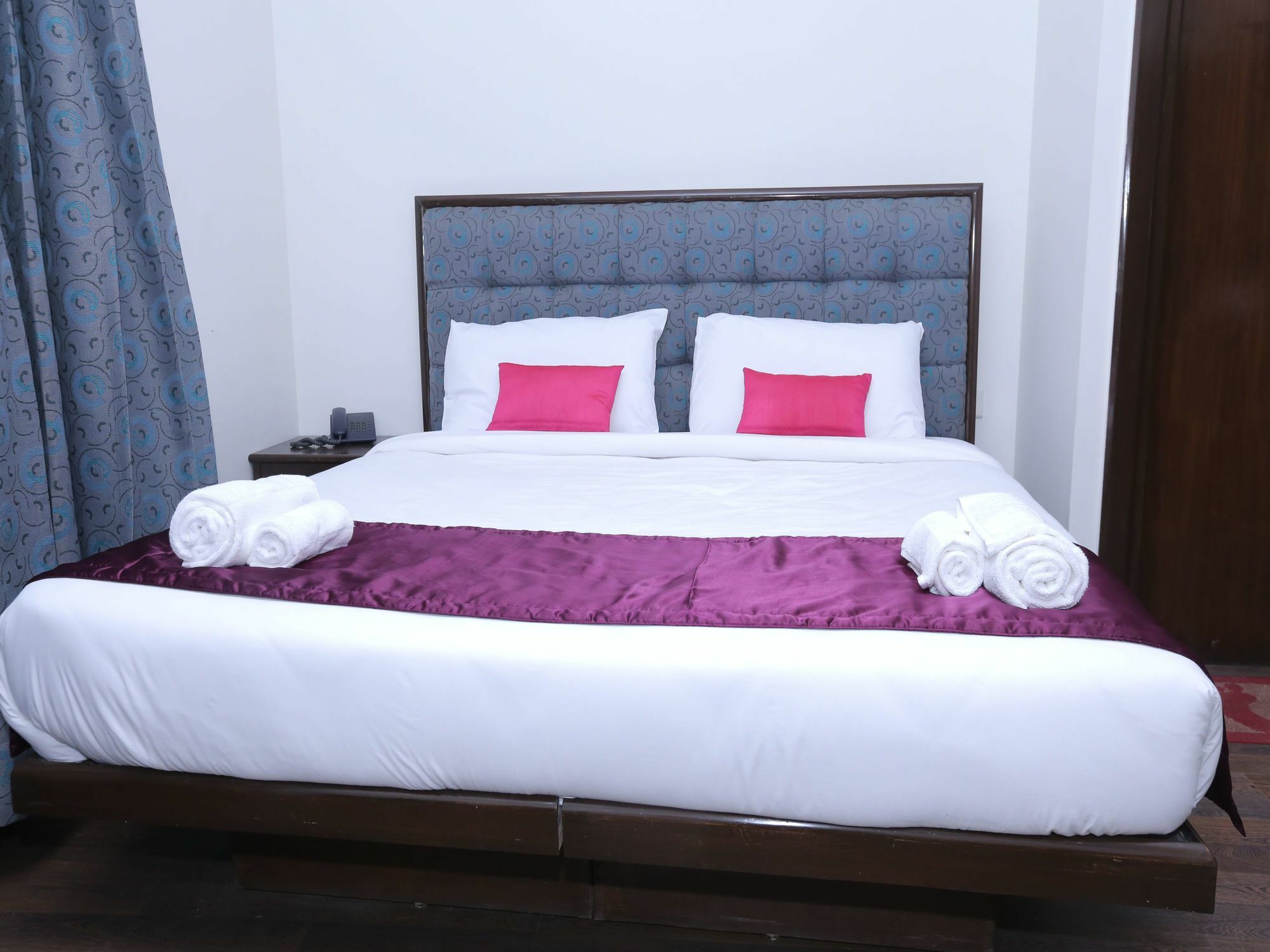 Oyo 4131 Glen Thirty 3* Gurgaon
