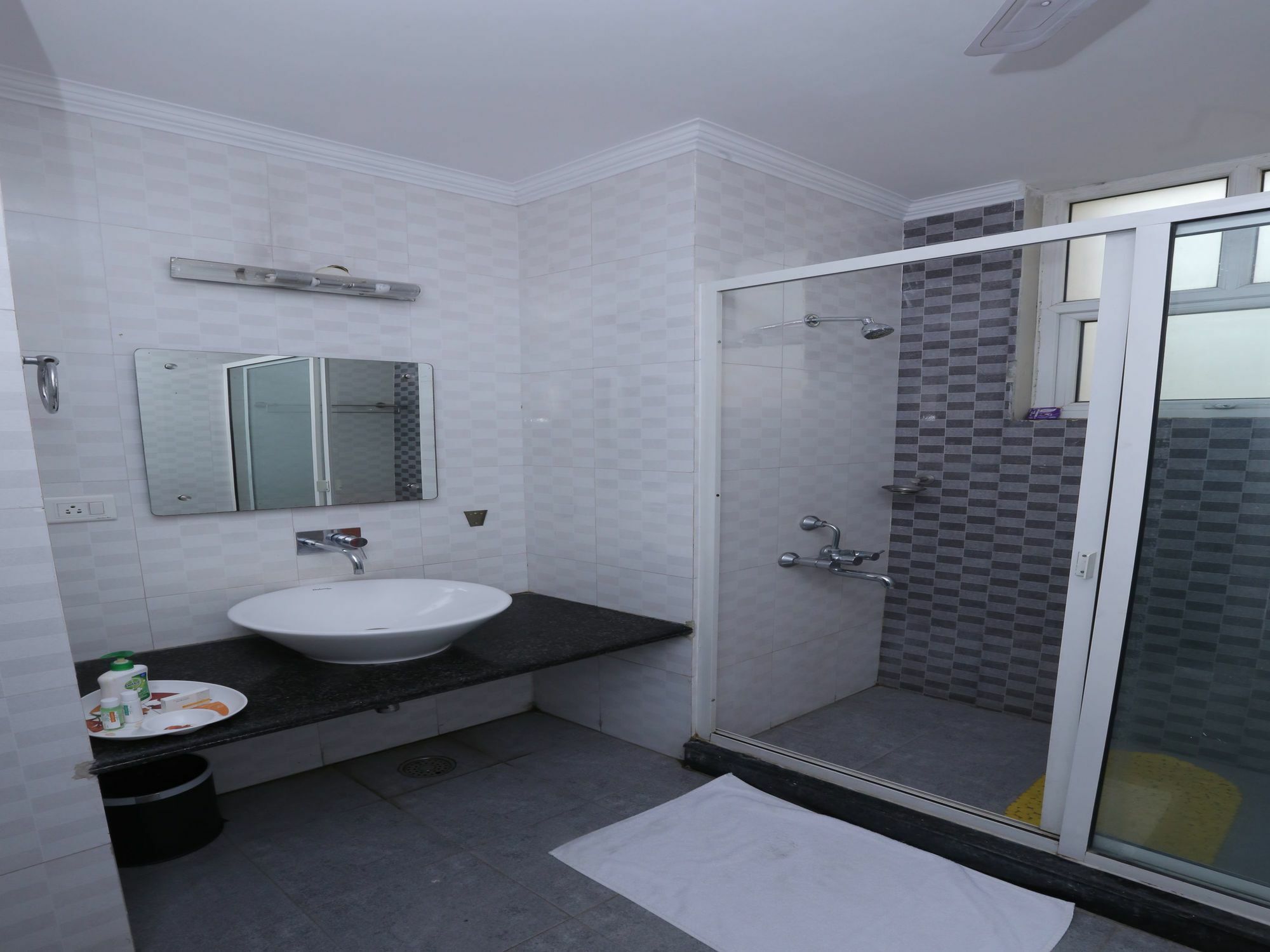 Hotel Oyo 4131 Glen Thirty Gurgaon