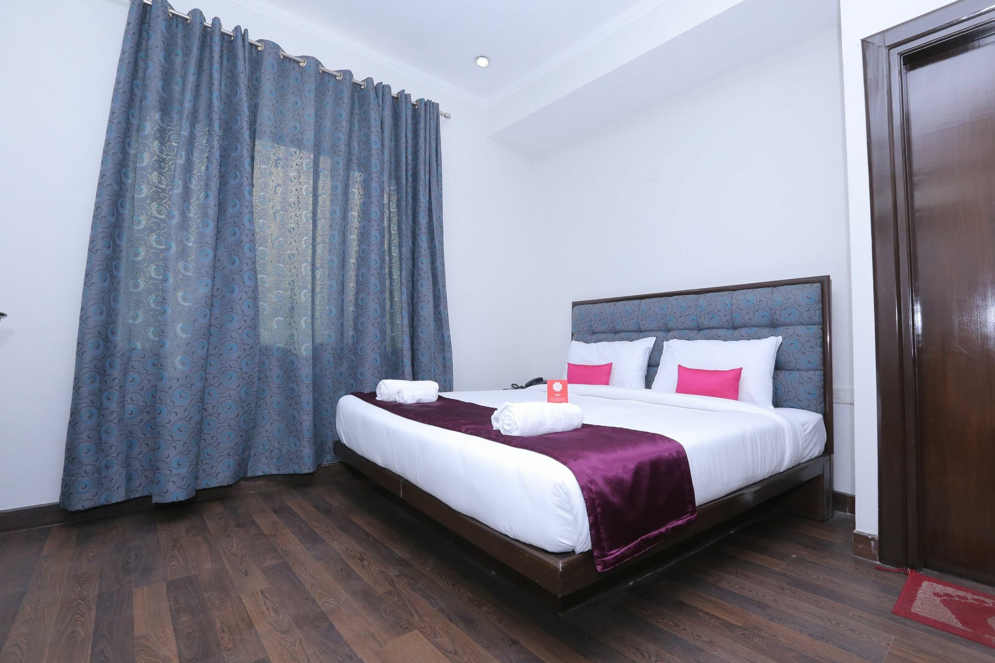Oyo 4131 Glen Thirty 3* Gurgaon