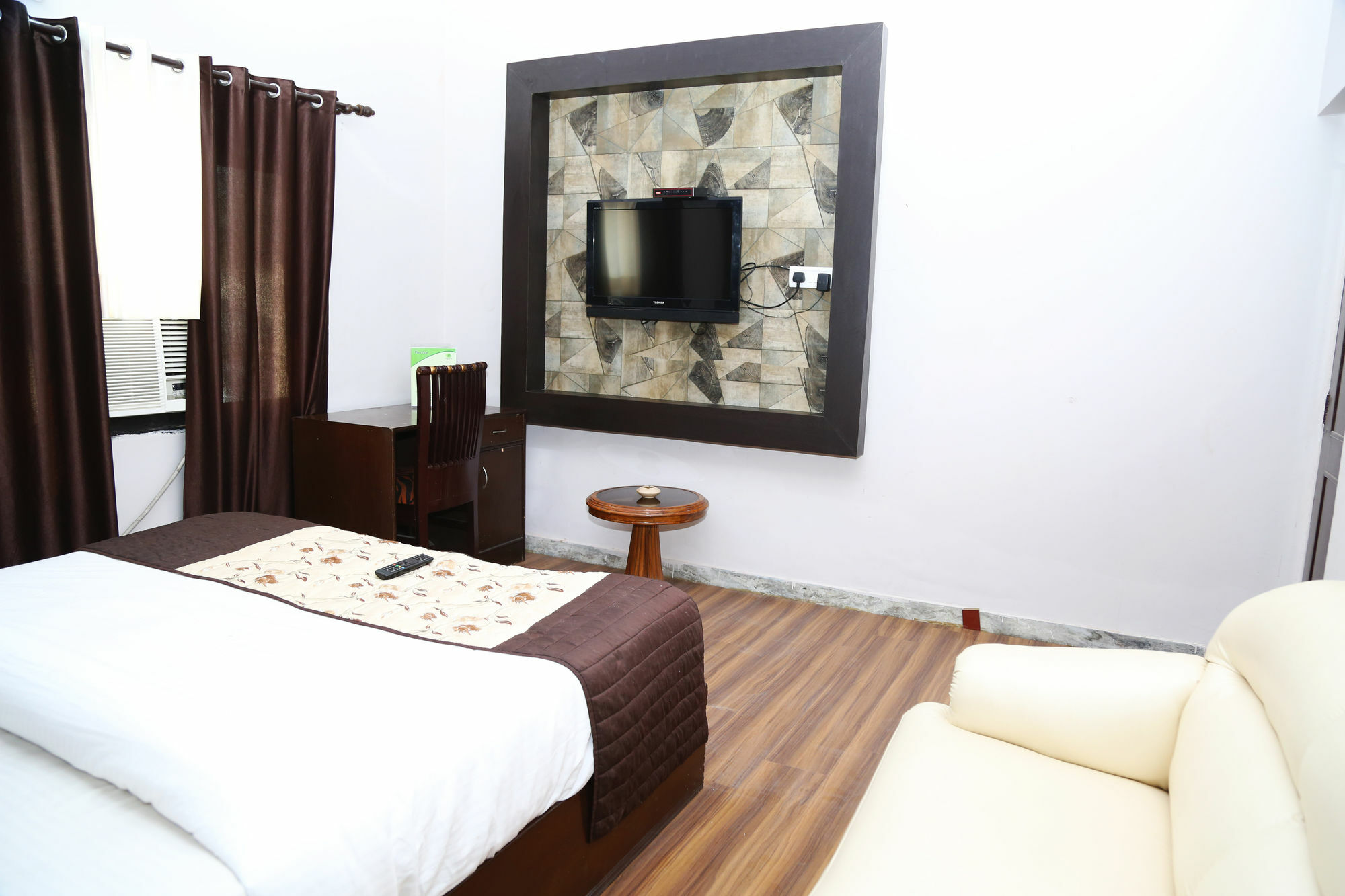 Pacific Suryansh Hotel 3*