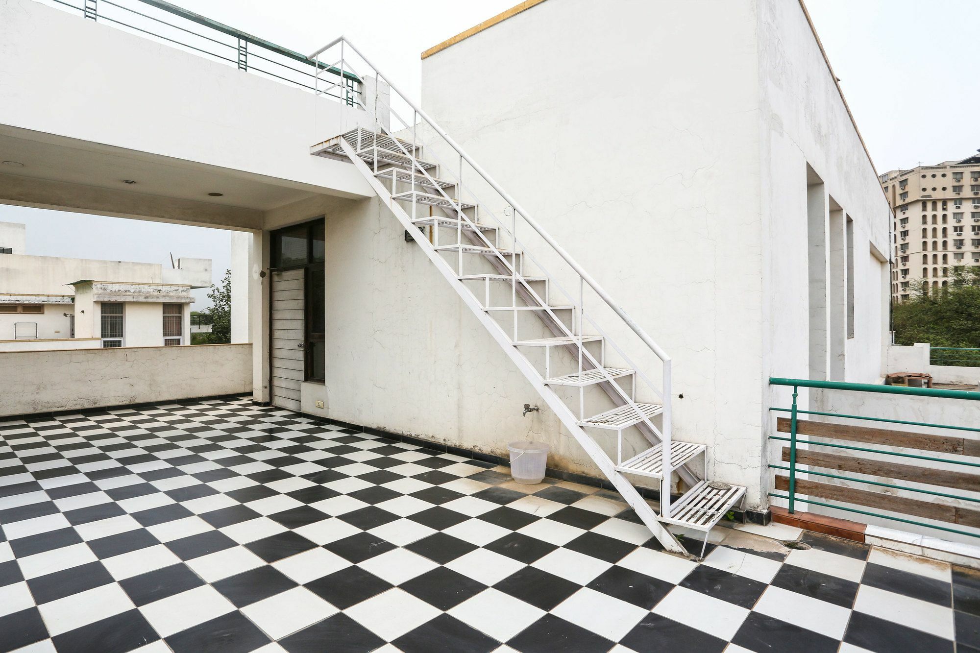 Oyo 5528 Dlf Phase 4 Hotel