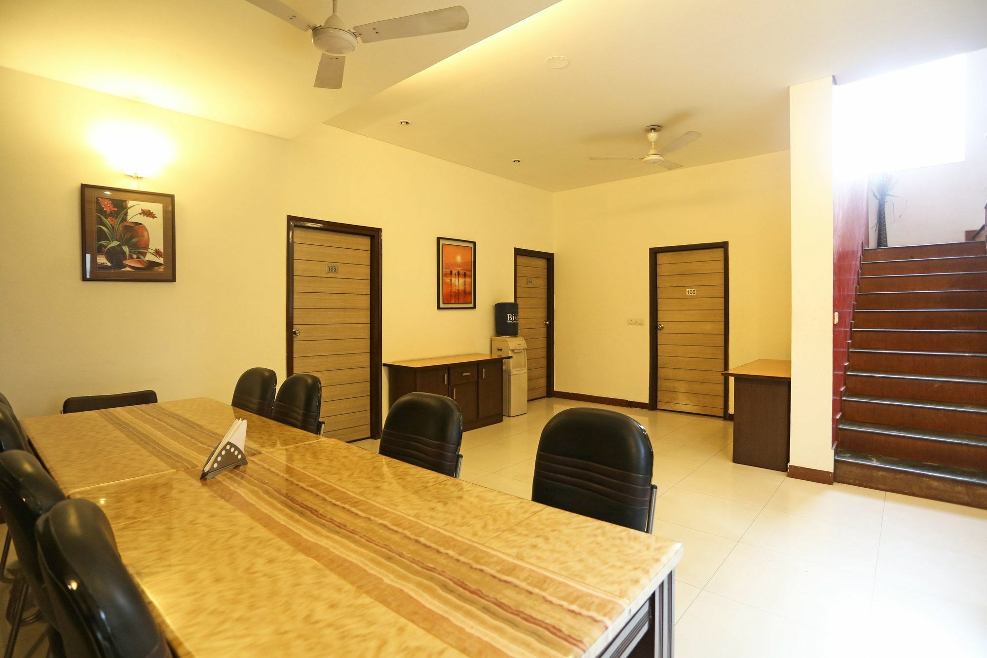 Oyo 5528 Dlf Phase 4 3*