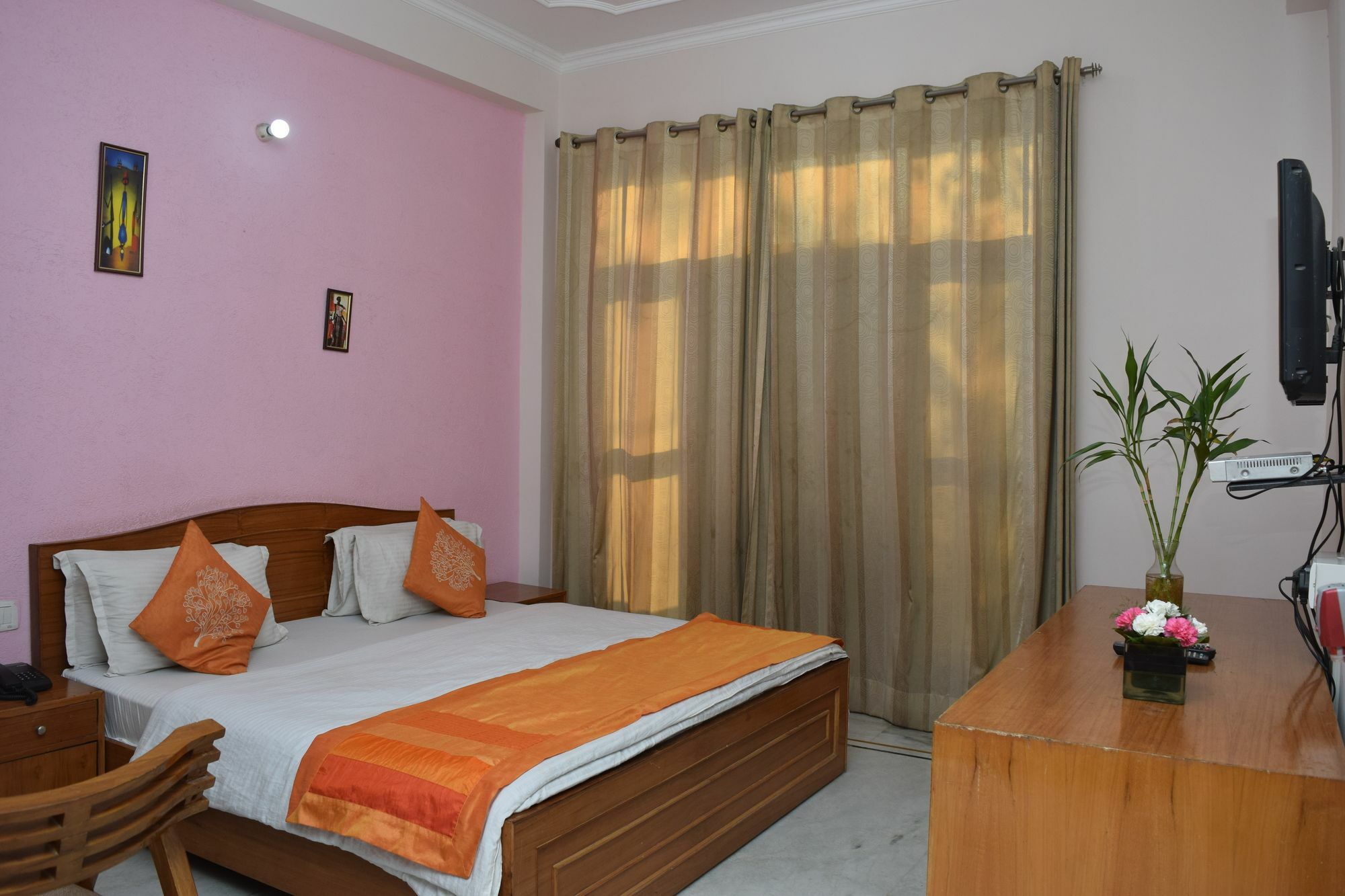 Guest house The Residencia Gurgaon