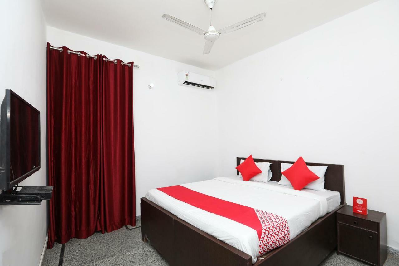 Oyo 36700 Moonlight Residency