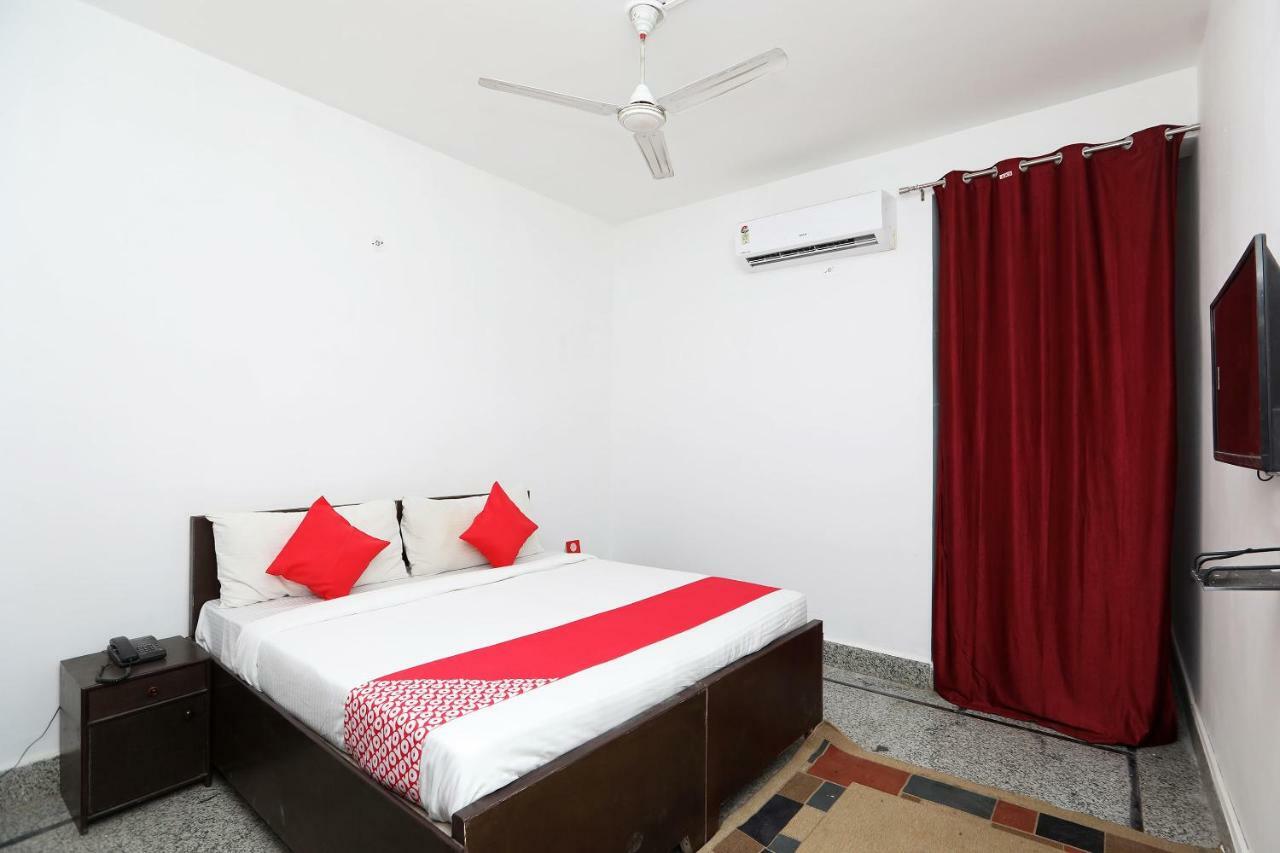 Oyo 36700 Moonlight Residency 3*