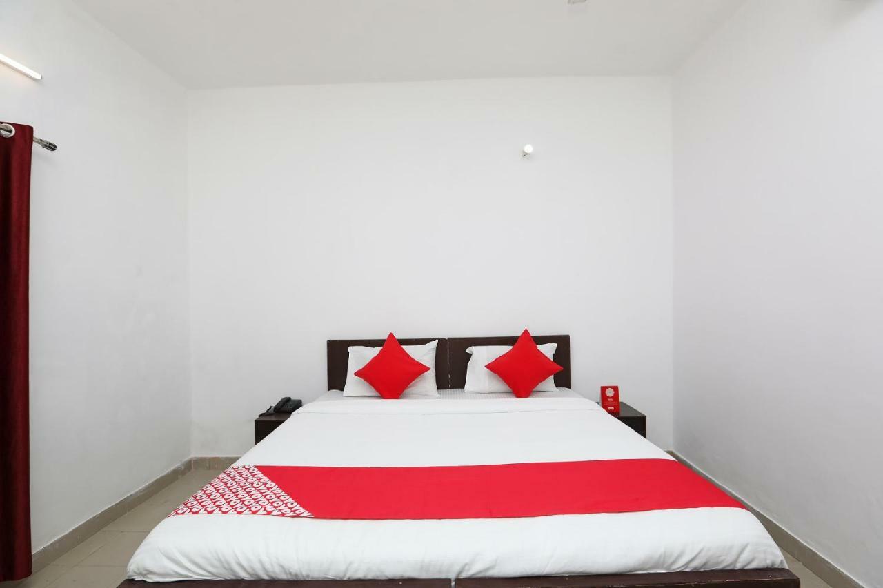 Oyo 36700 Moonlight Residency Hotel 3*