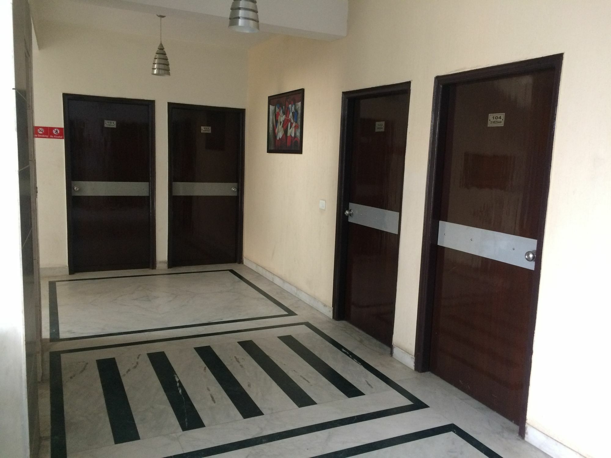 D's Mezbaan Hotel 2*