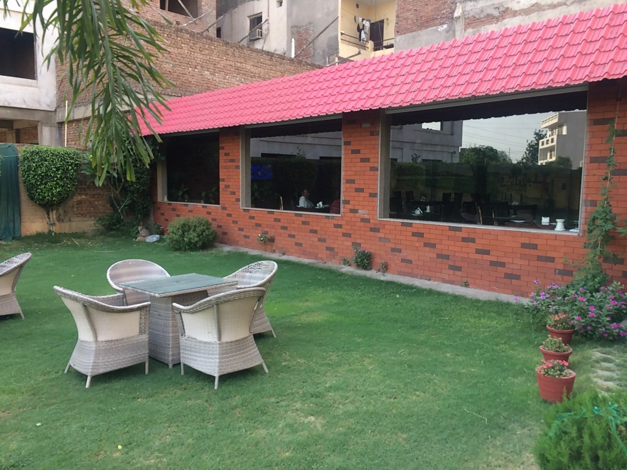Hotel D's Mezbaan Gurgaon