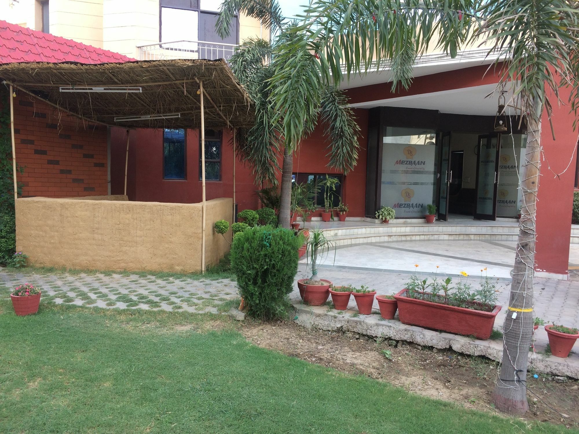Hotel D's Mezbaan Gurgaon
