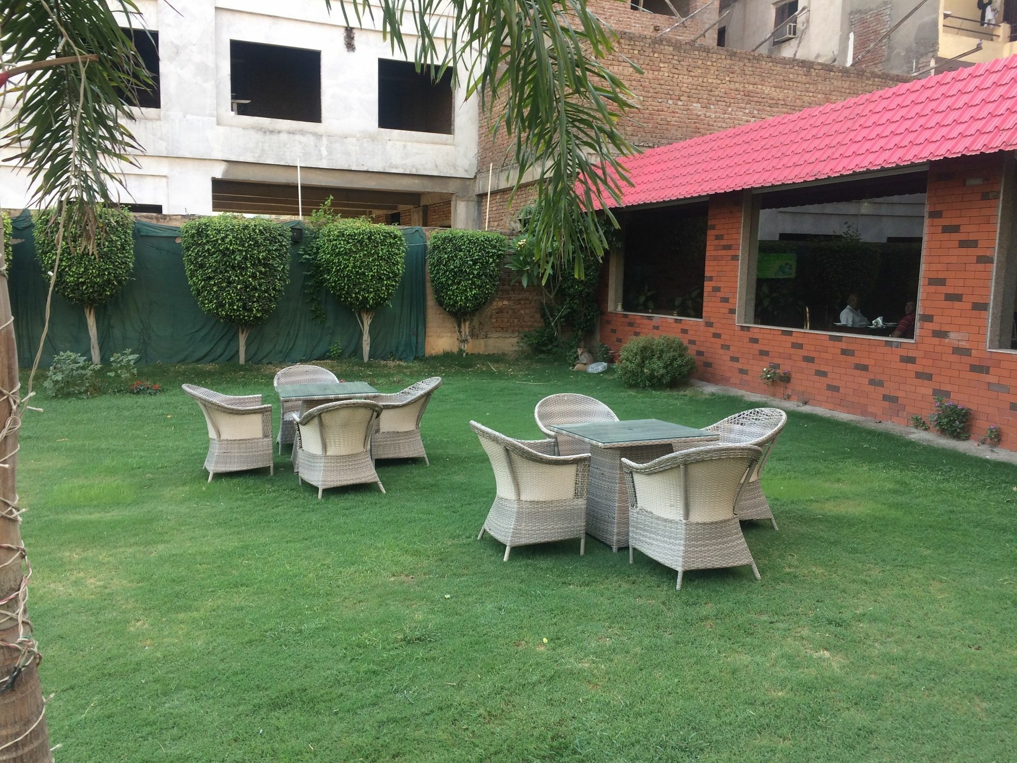 Hotel D's Mezbaan Gurgaon