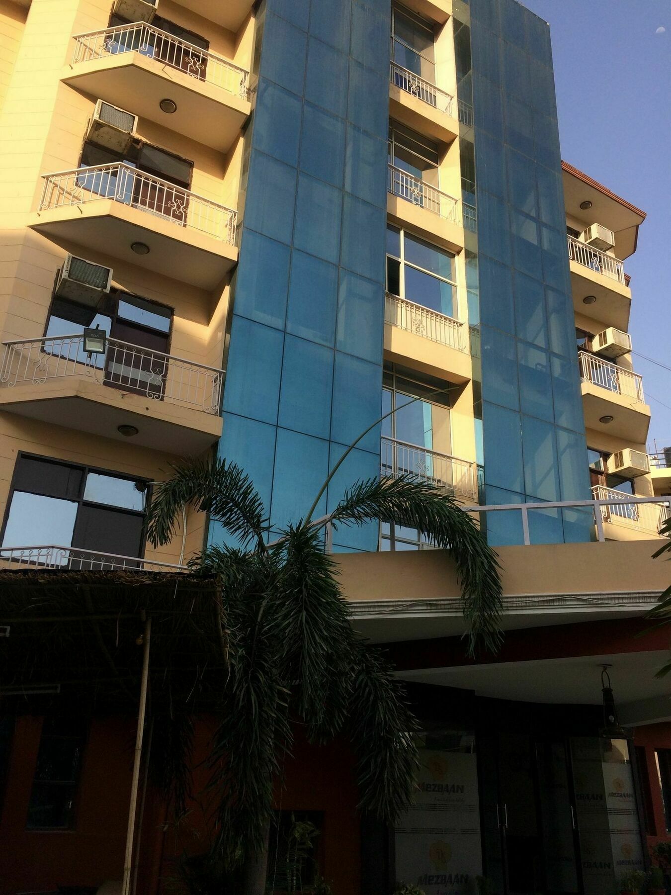 Hotel D's Mezbaan Gurgaon