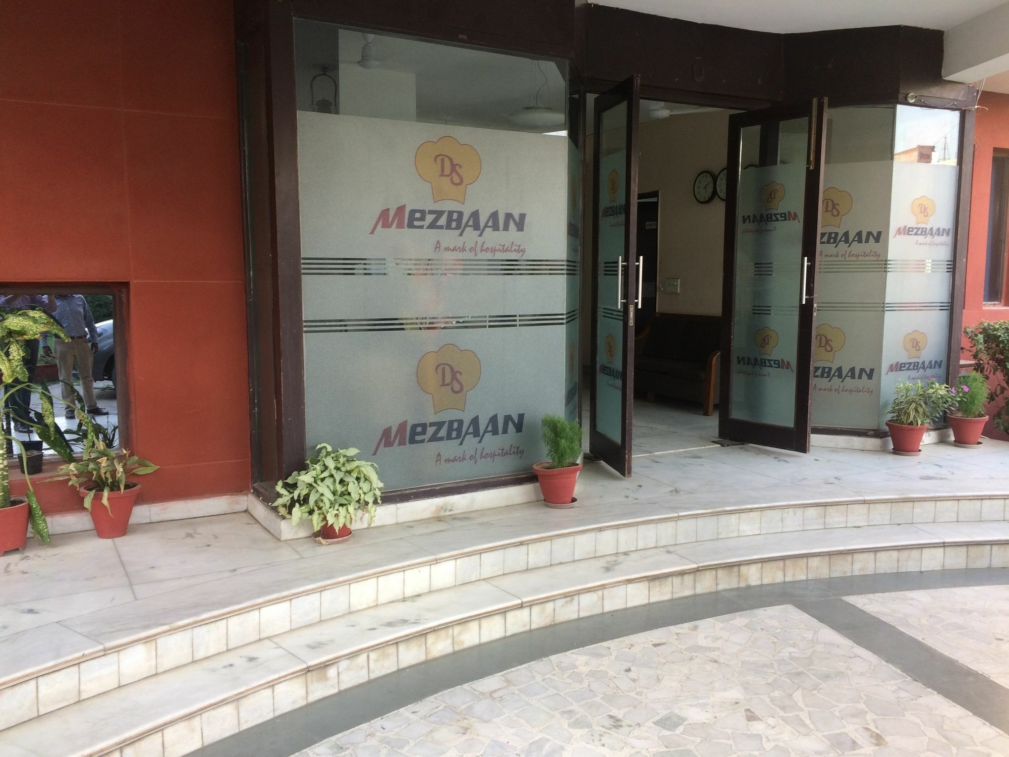 D's Mezbaan Hotel 2*