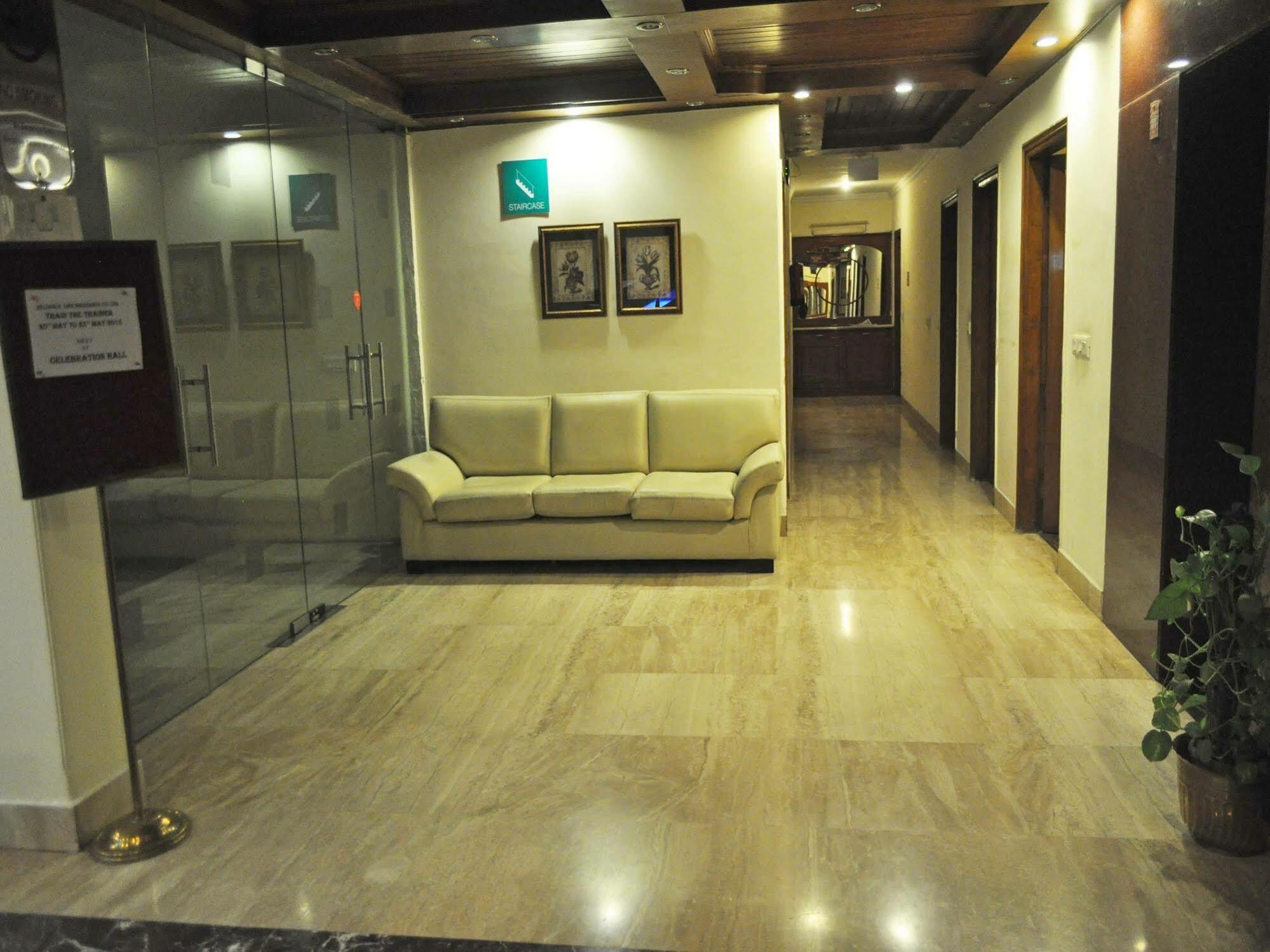 Oyo Sikanderpur Metro Station 3* Gurgaon