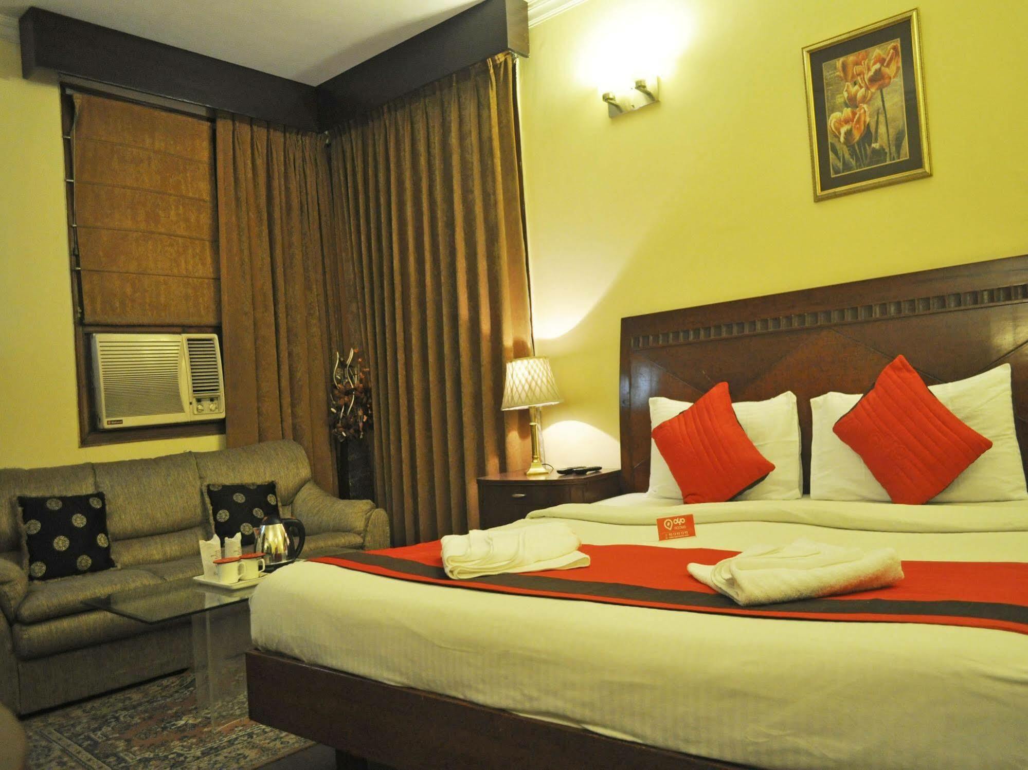 Oyo Sikanderpur Metro Station Hotel