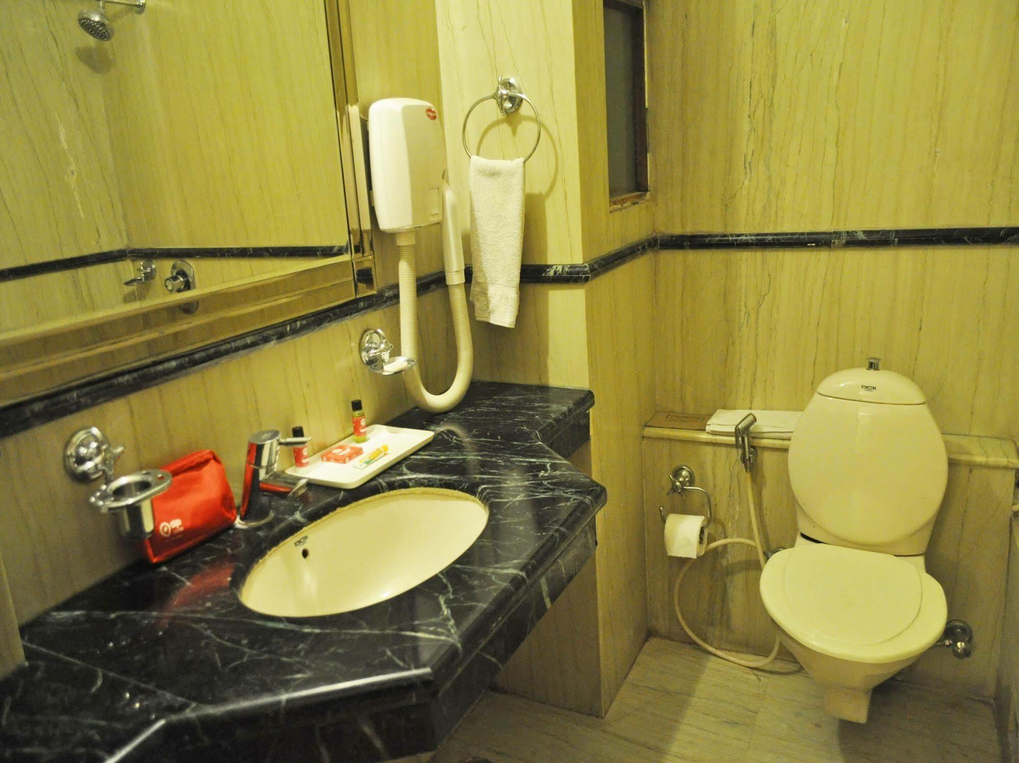 Hotel Oyo Sikanderpur Metro Station 3*