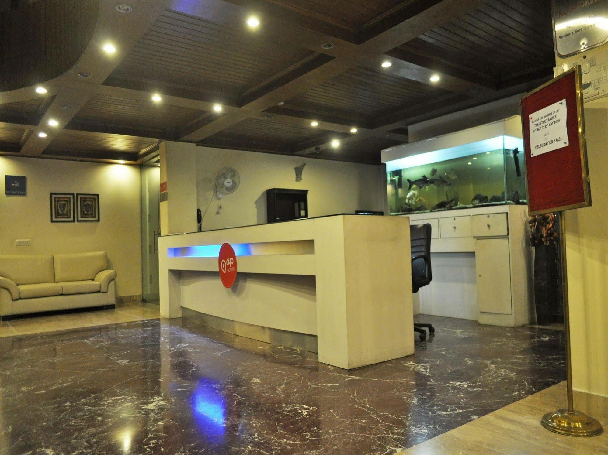 Hotel Oyo Sikanderpur Metro Station