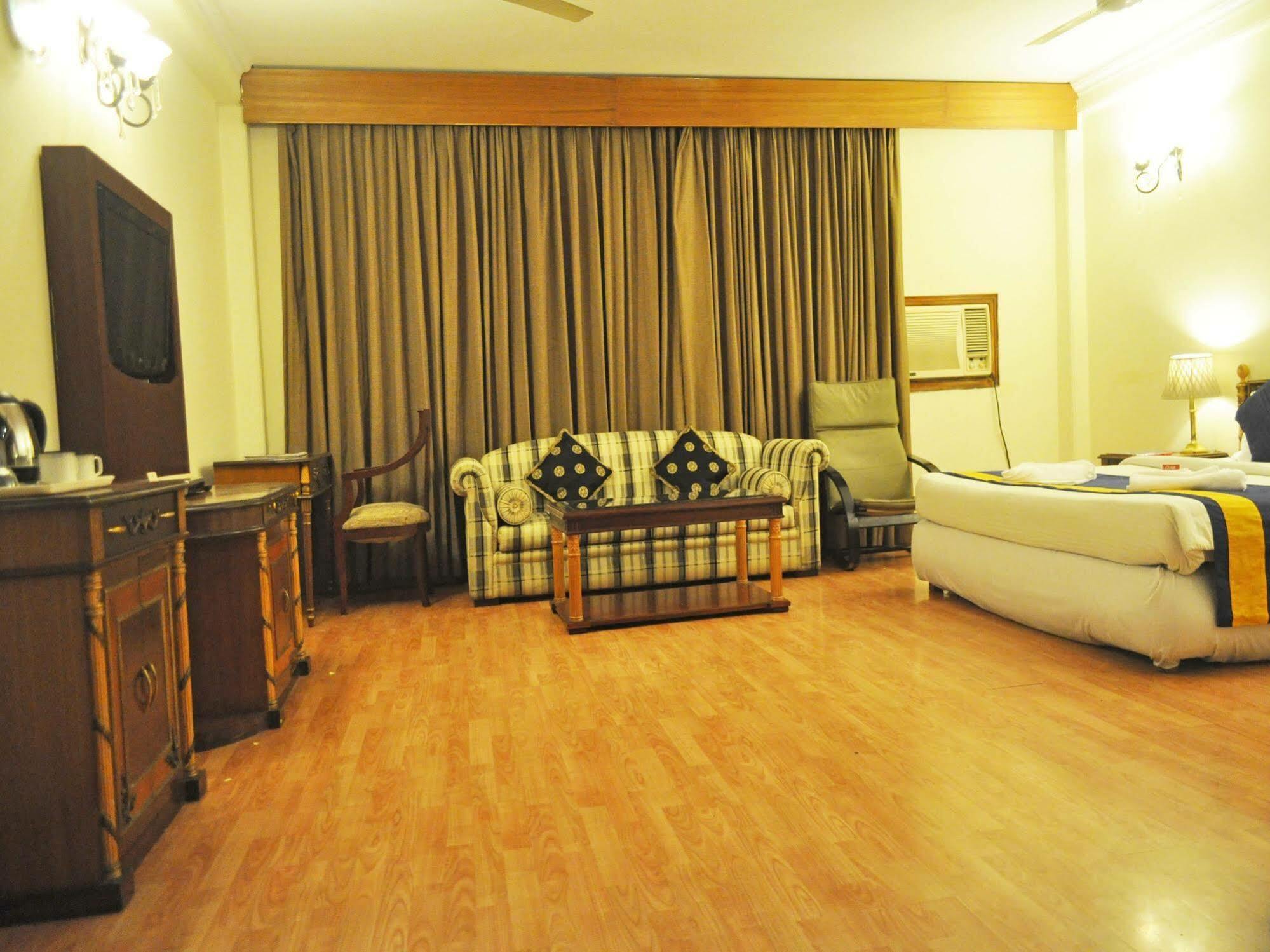 Hotel Oyo Sikanderpur Metro Station Gurgaon