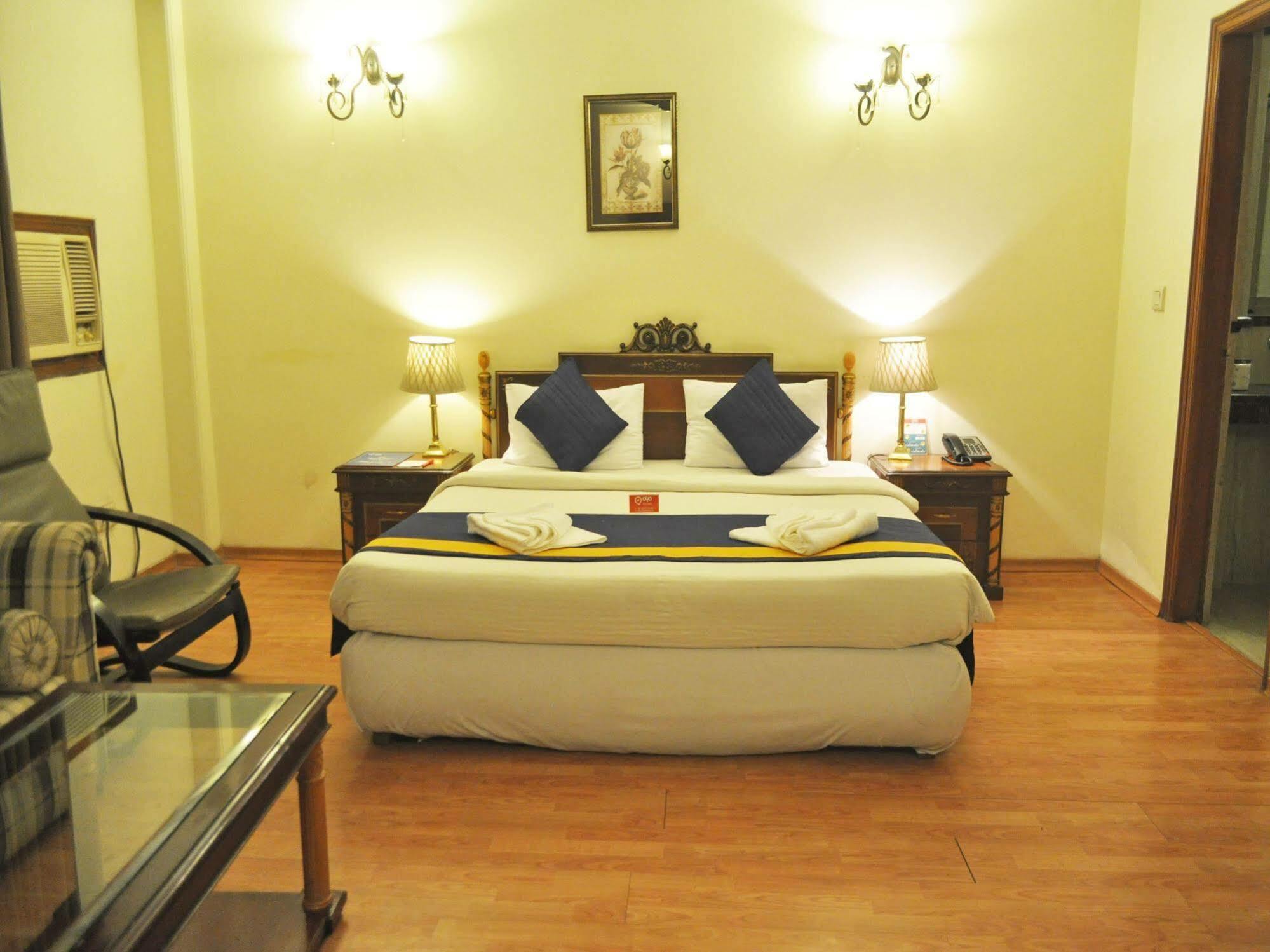 Hotel Oyo Sikanderpur Metro Station Gurgaon