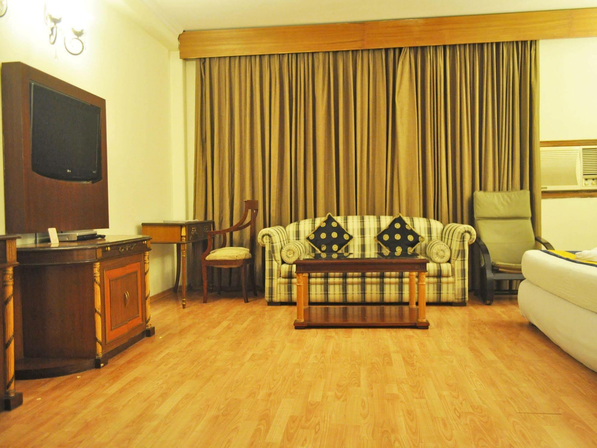 Oyo Sikanderpur Metro Station 3* Gurgaon