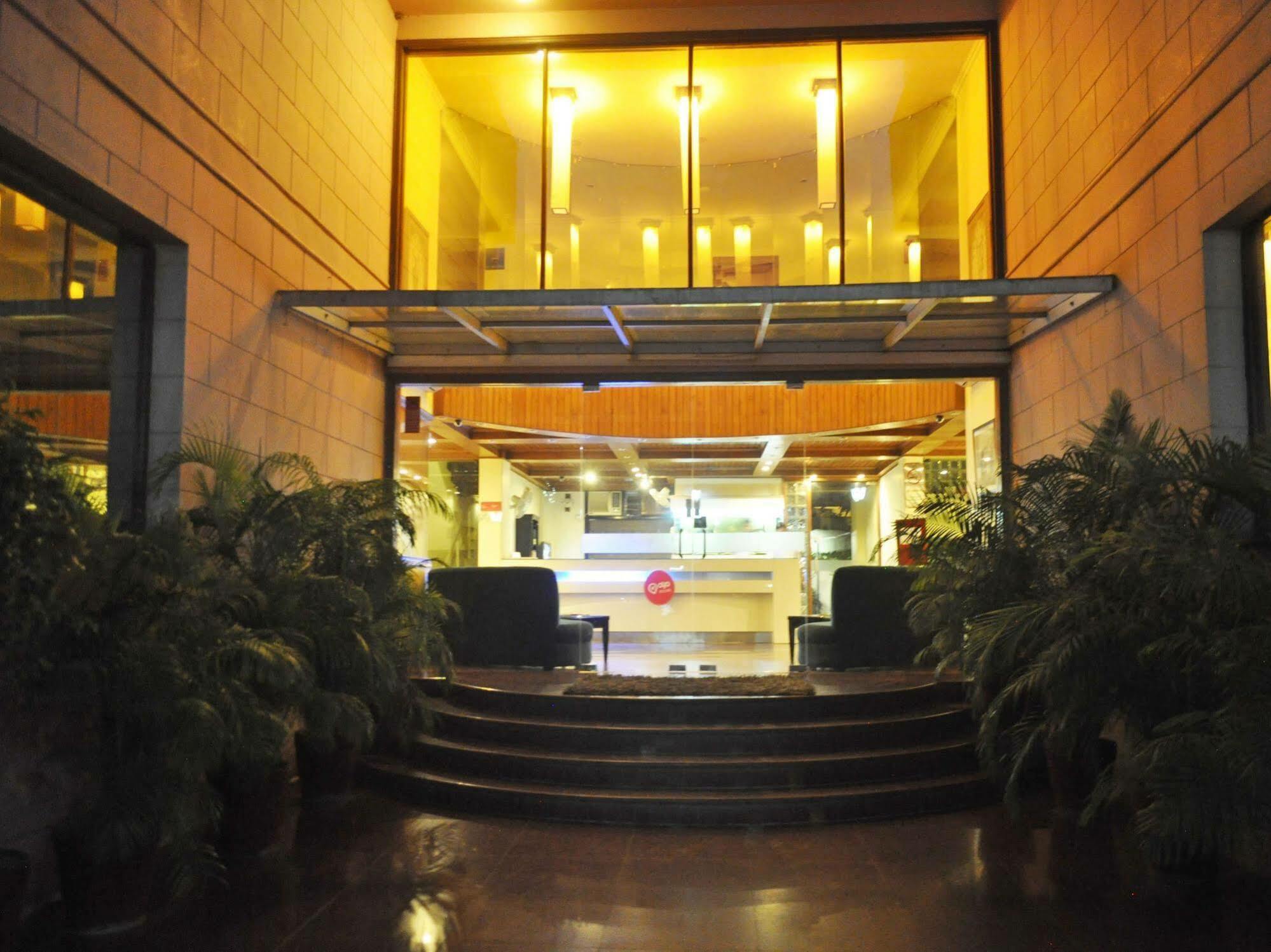 Hotel Oyo Sikanderpur Metro Station Gurgaon