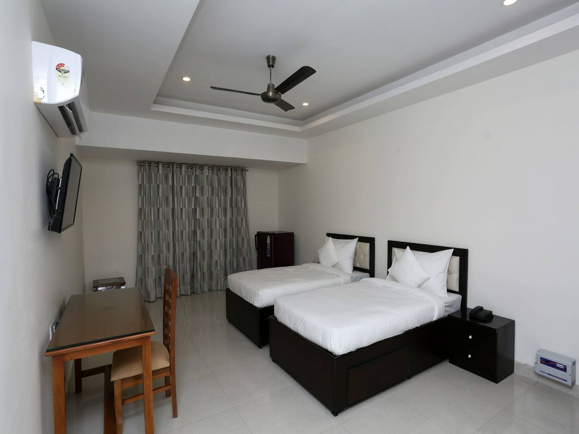 Oyo 20024 Silverkey Golf Course Road Gurgaon