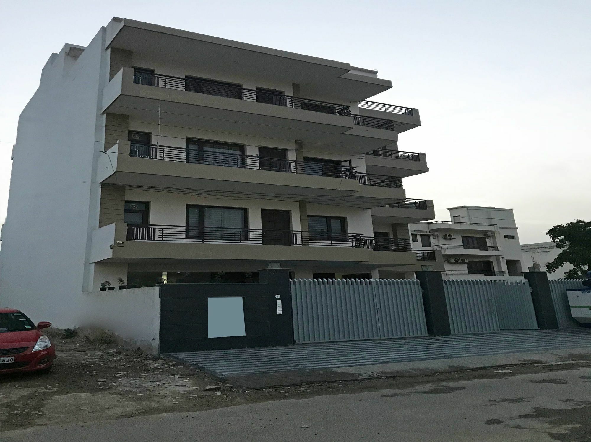 Oyo 14482 Live Hotel