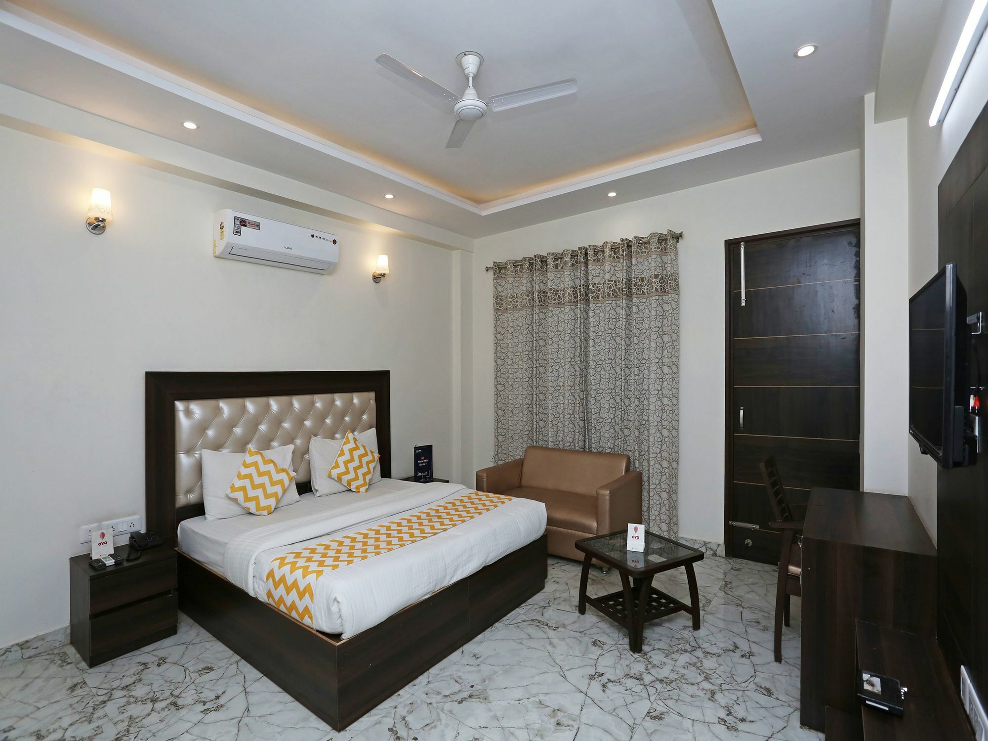 Oyo 14482 Live Hotel