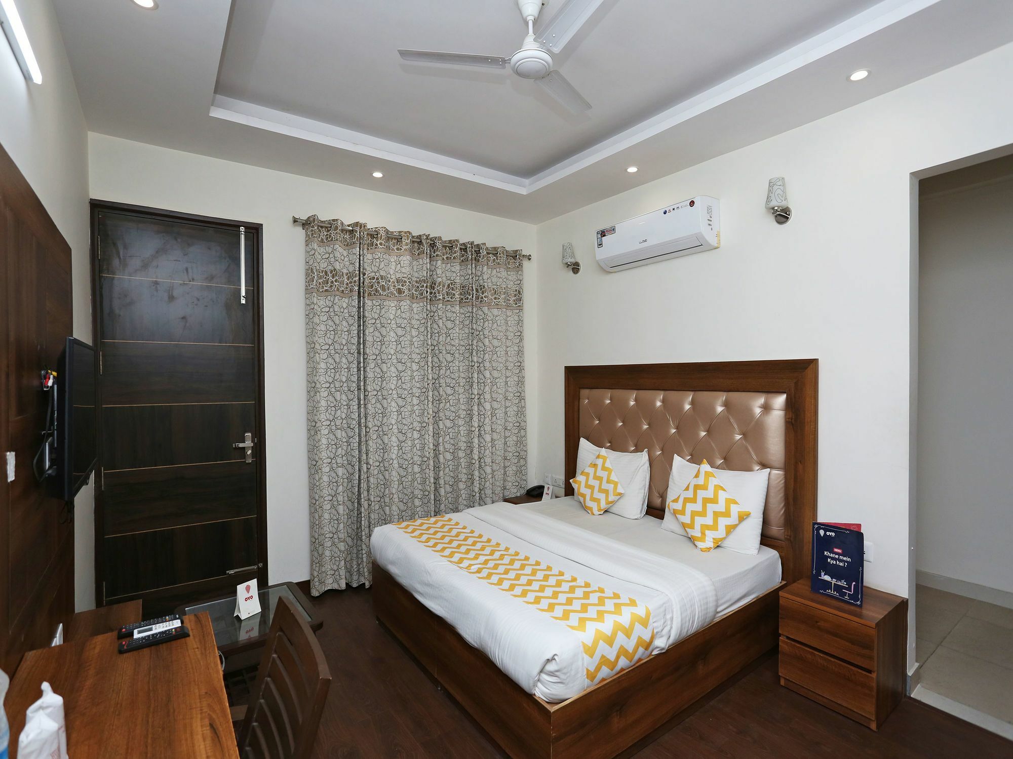 Oyo 14482 Live Hotel Gurgaon