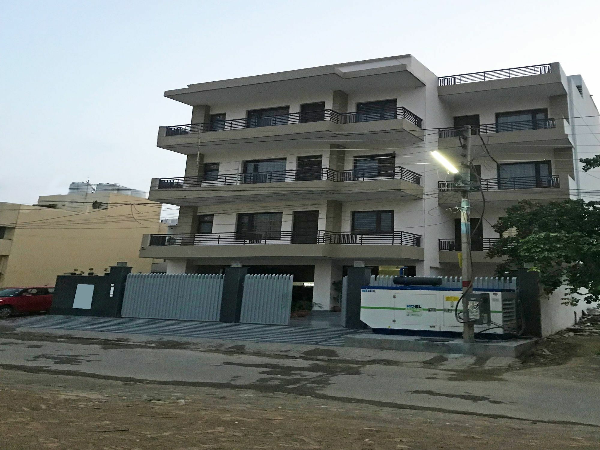 Oyo 14482 Live Hotel