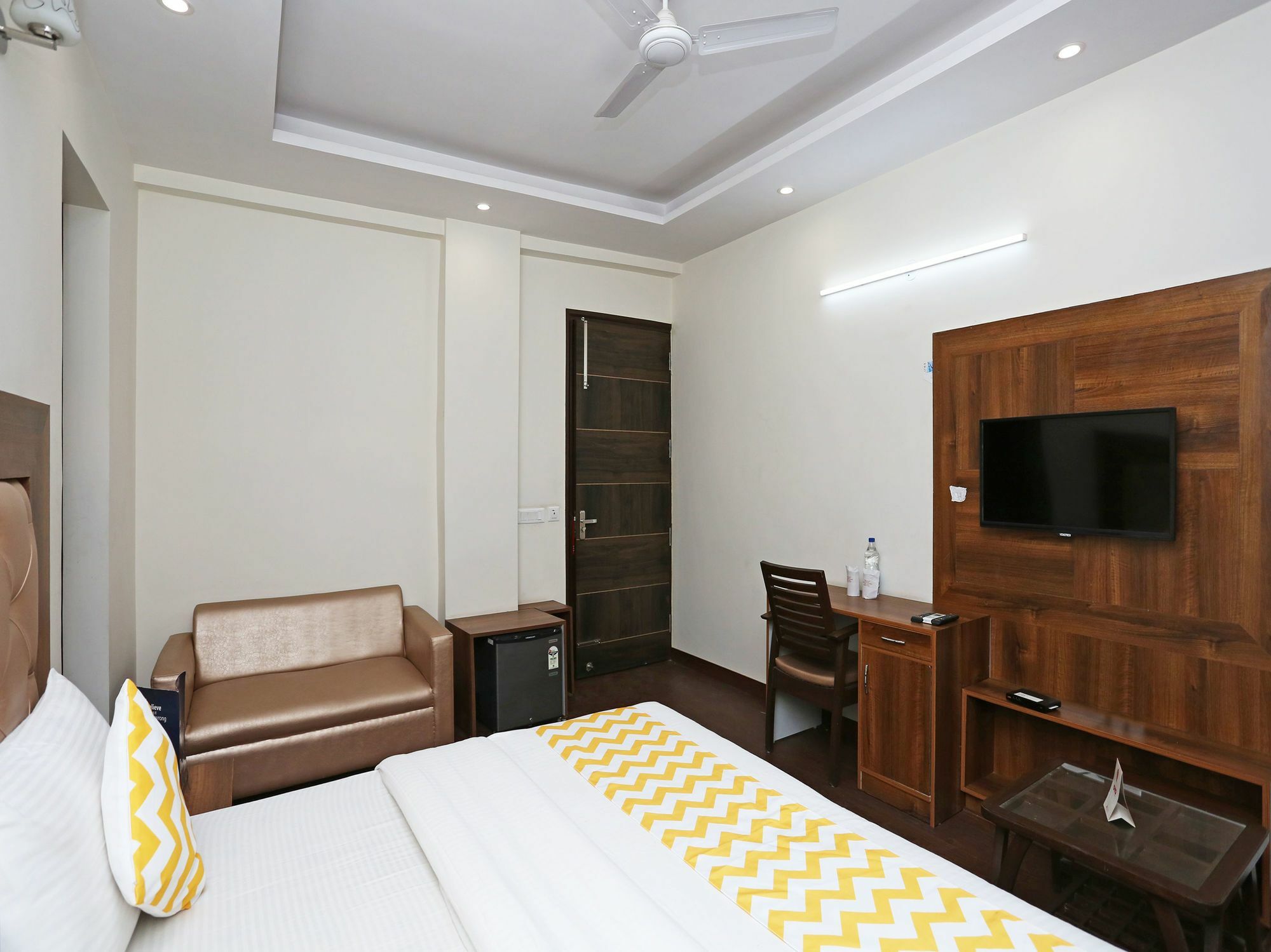 Oyo 14482 Live 3* Gurgaon