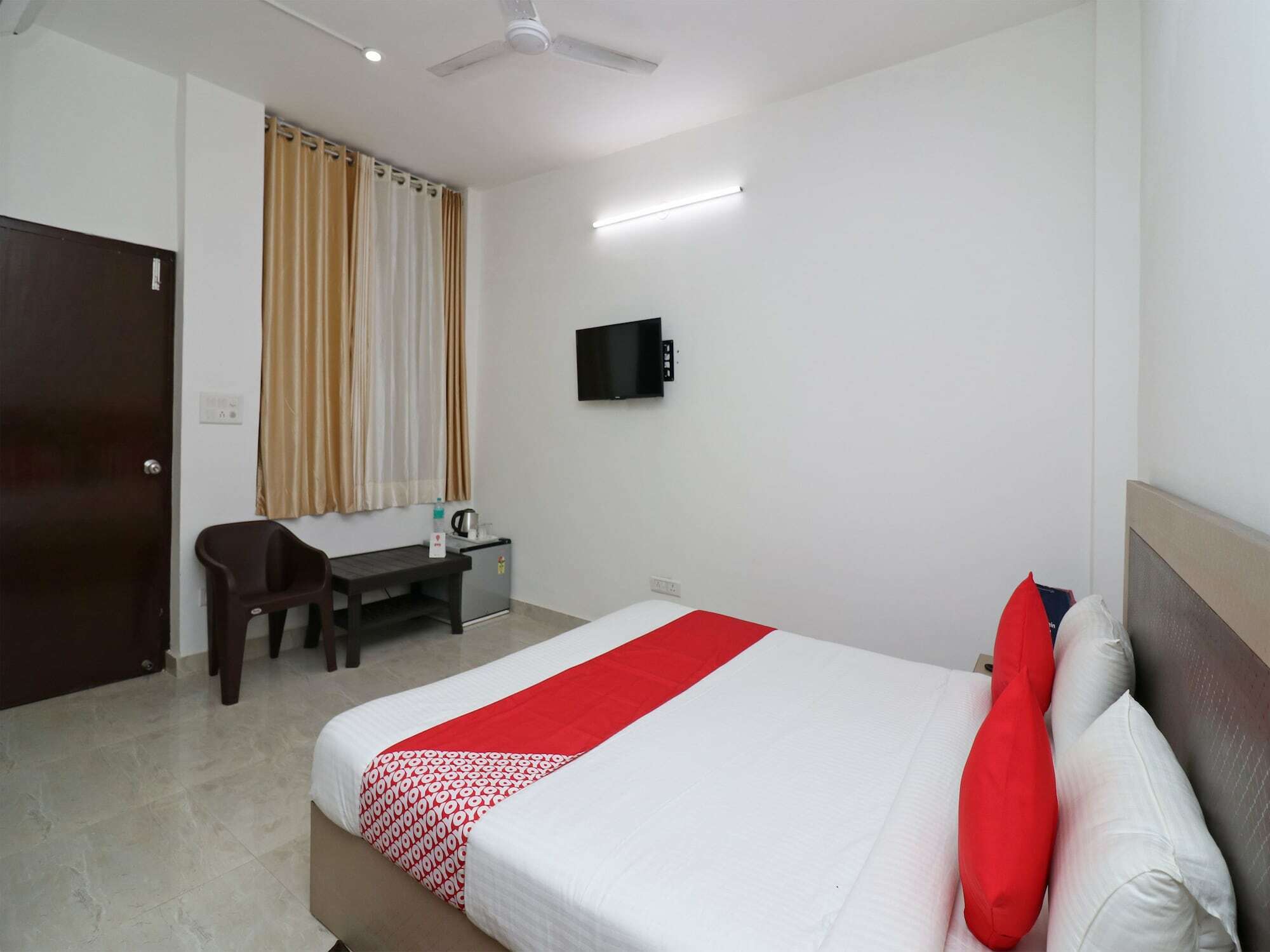 Oyo 22584 Rv Homes Hotel 2*