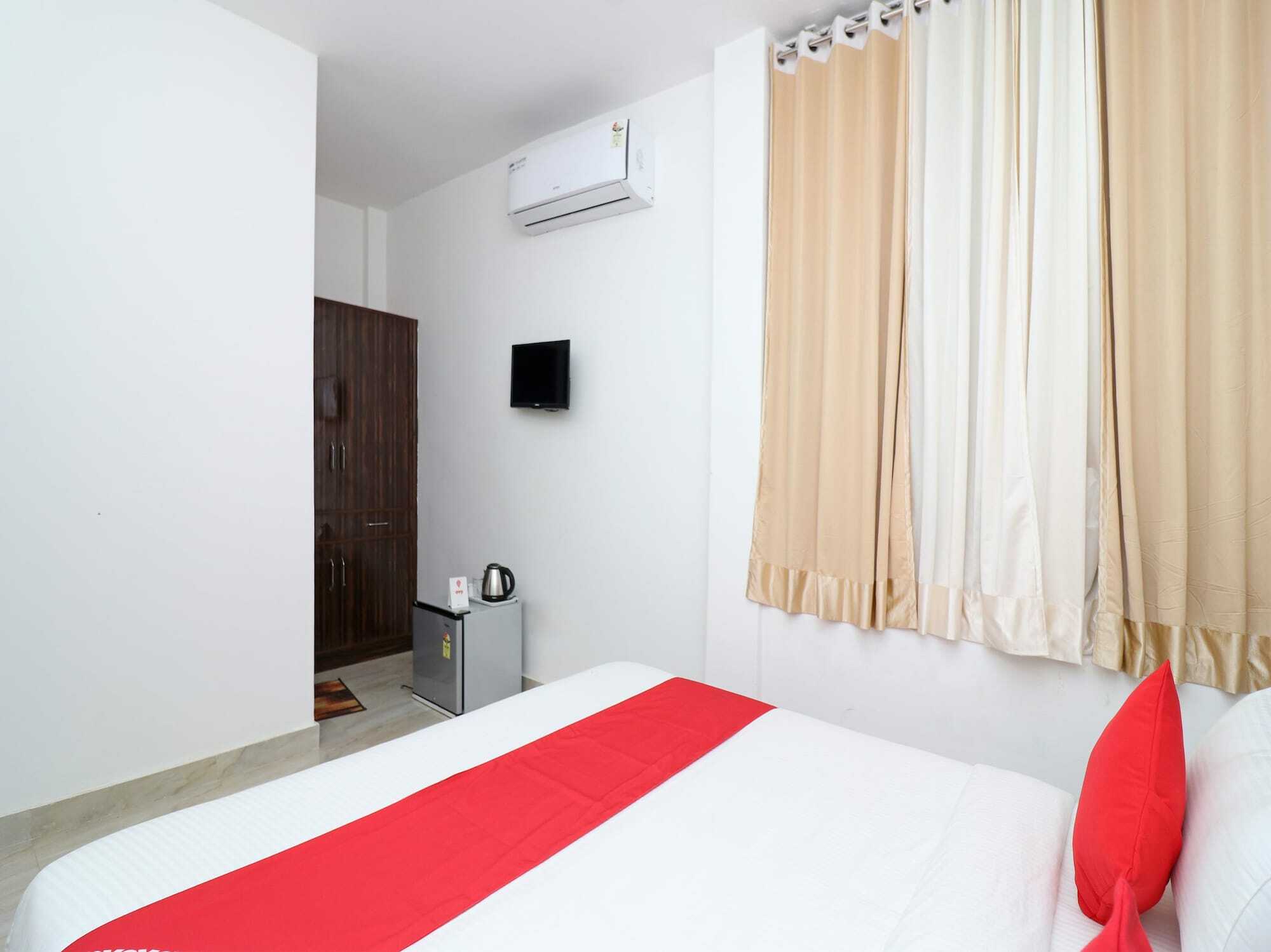 Oyo 22584 Rv Homes Hotel 2*