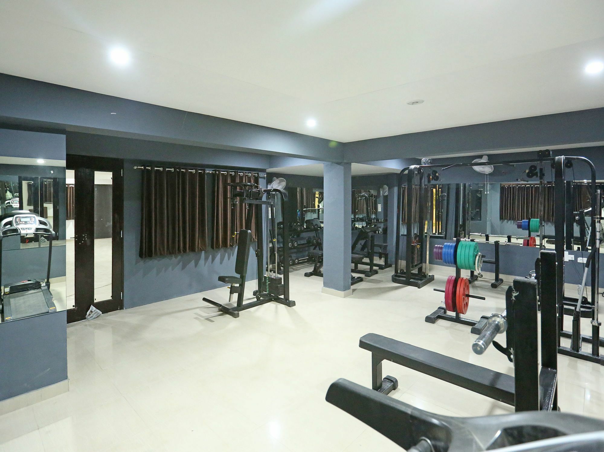 Oyo 9587 The Royal Crowne Hotel Gurgaon