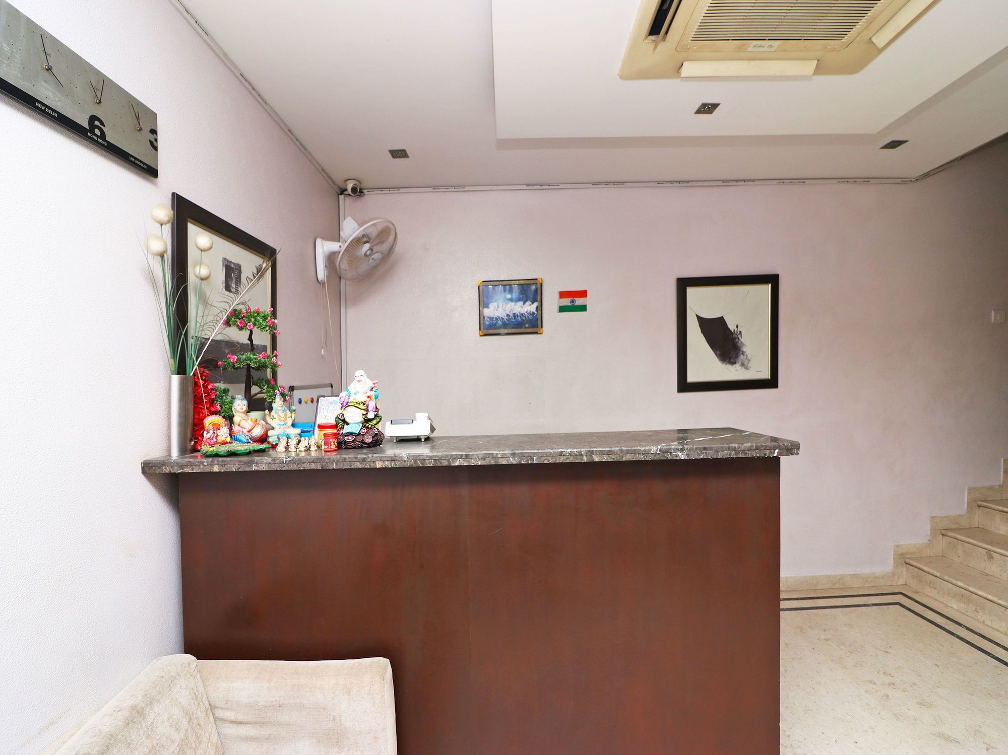 Oyo 15503 Corporate House 3*