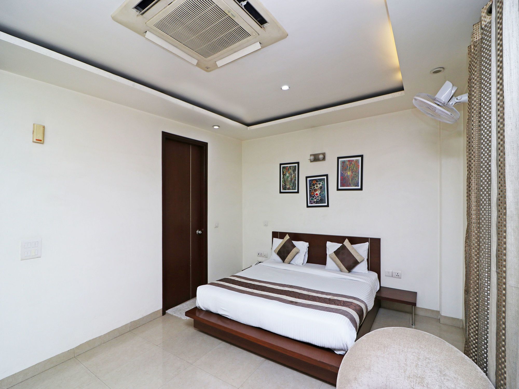 Guest house Oyo 15503 Corporate House